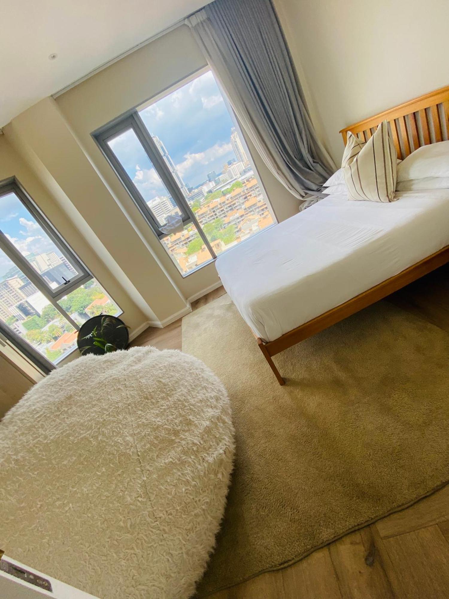 Spacious 2br Near Sandton -no Loadshedding Apartment