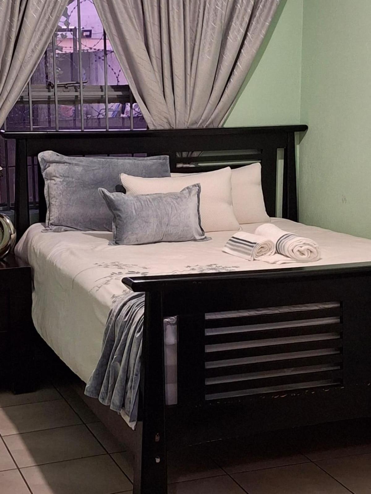 Theza's Place Guest house *