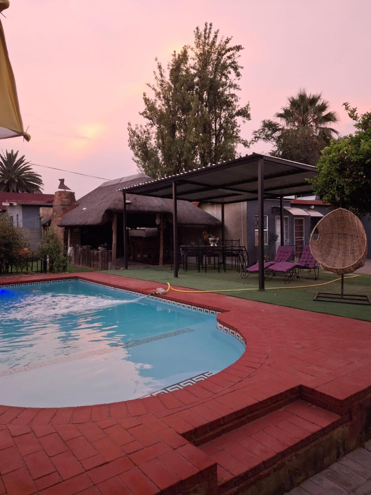Guest house Theza's Place *