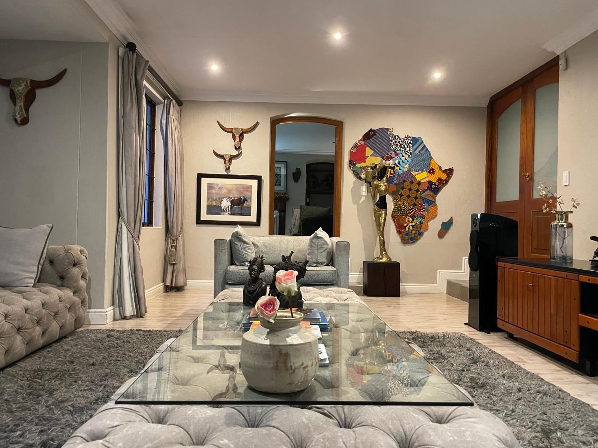 Casa de férias The Ridgeback, 4 Bedroom House Bryanston *