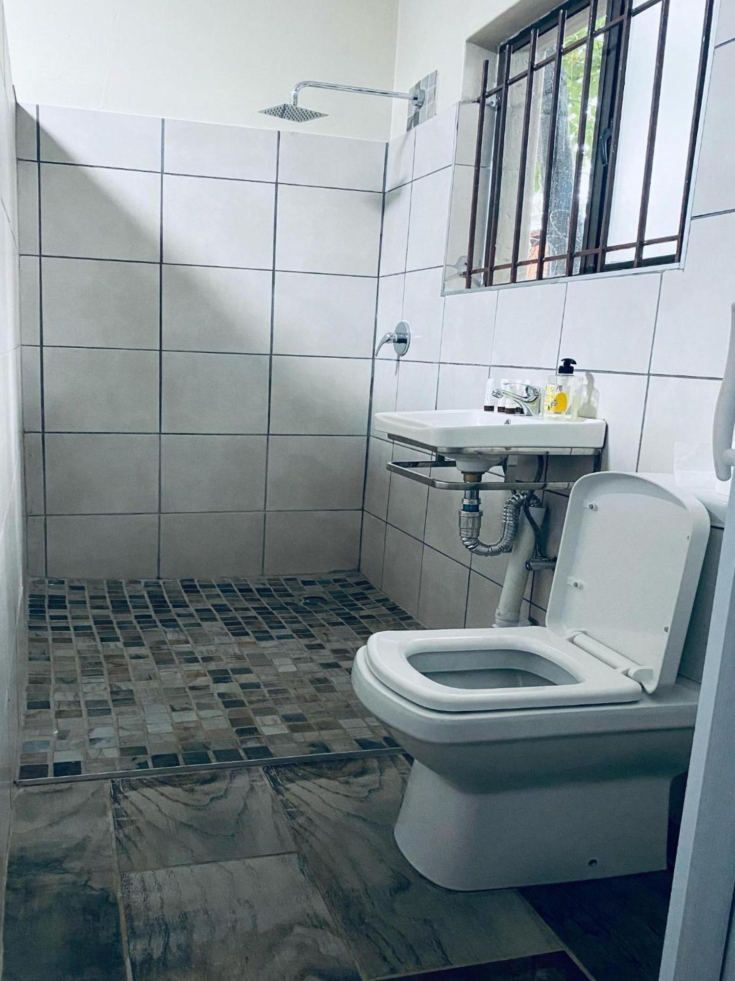 Adhara Guest house *