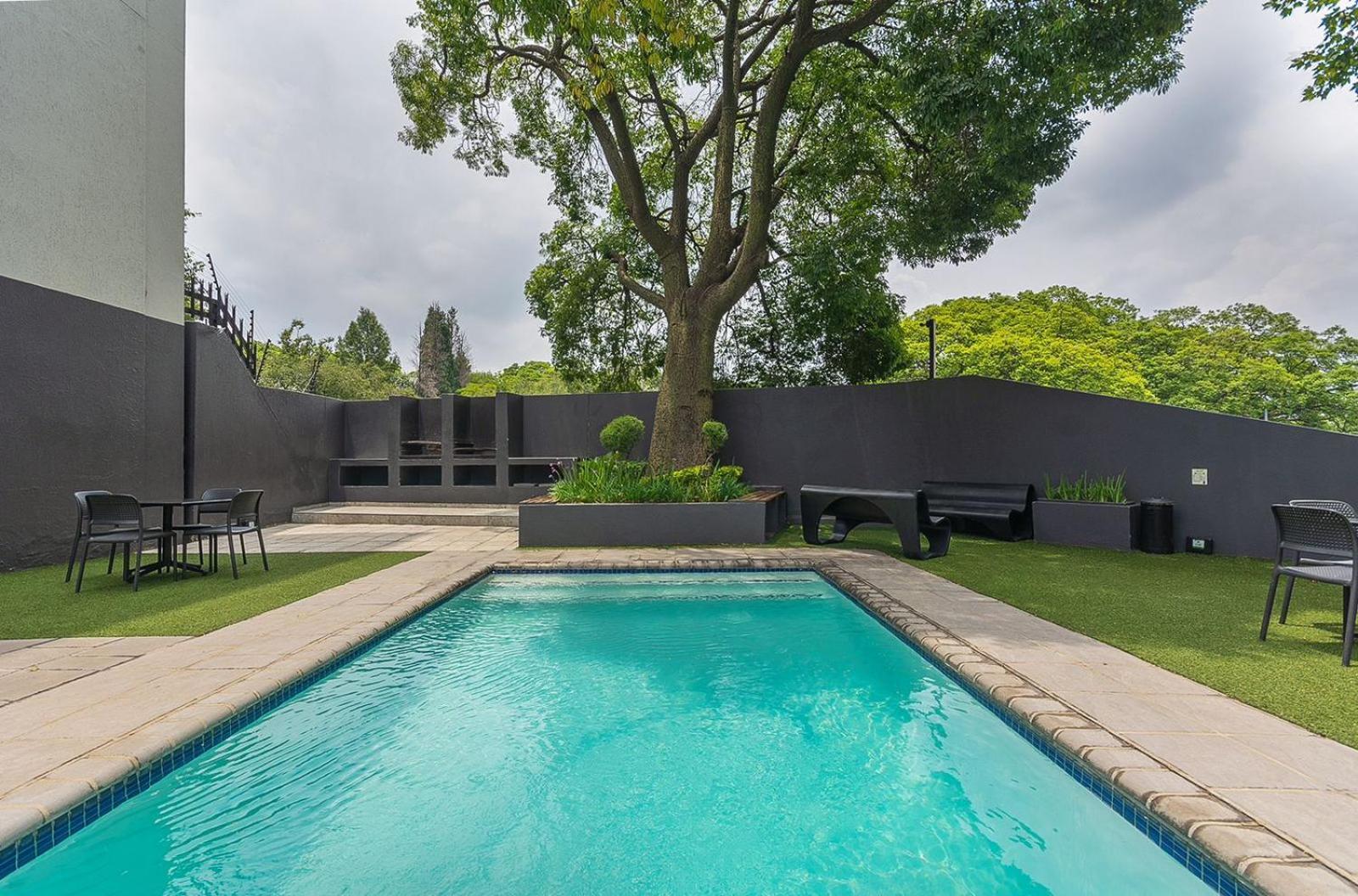 Urban Oasis At The Bolton Apartment *