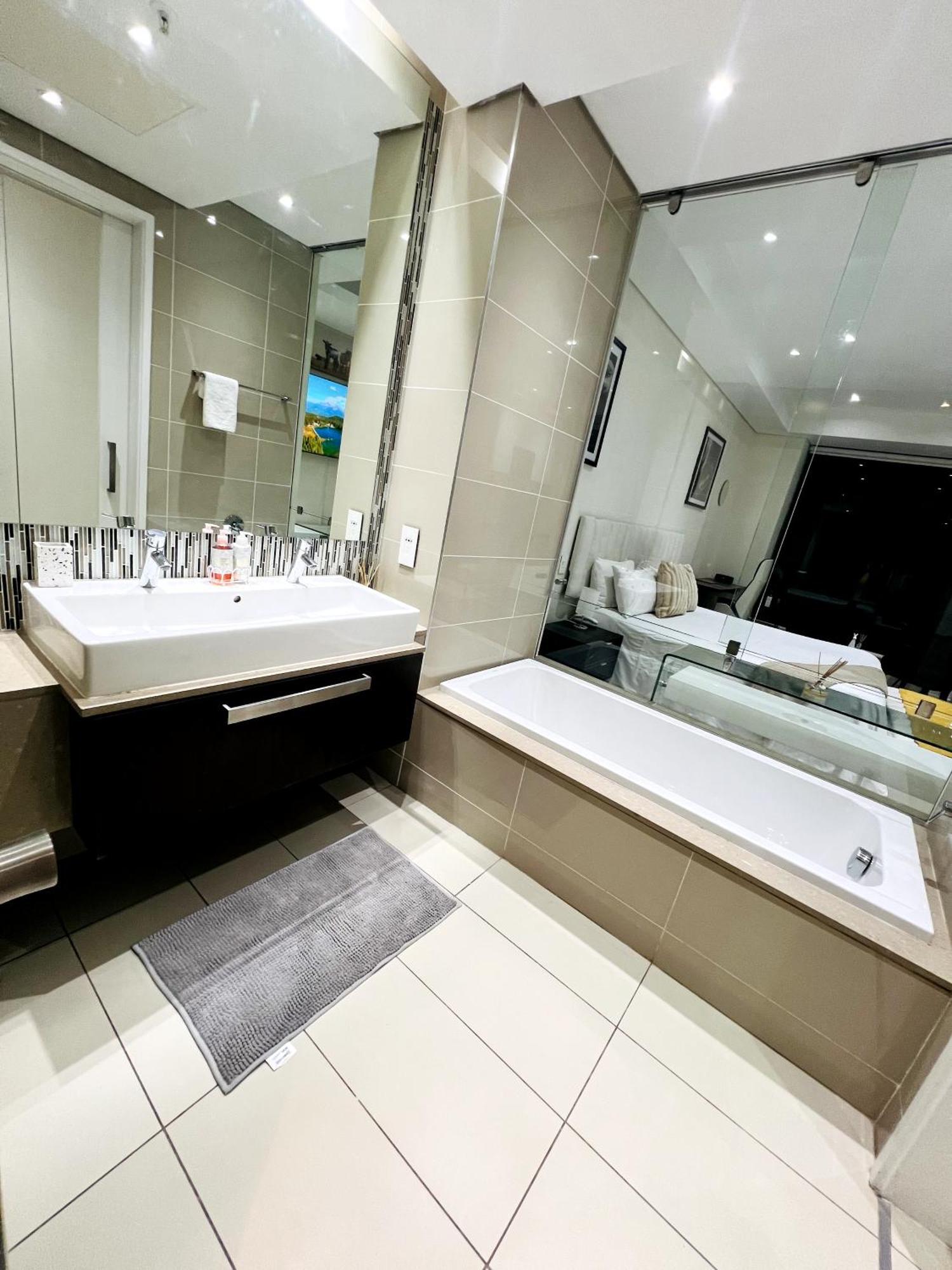 Apartamento New Revamped Luxury Suite In Sandton City