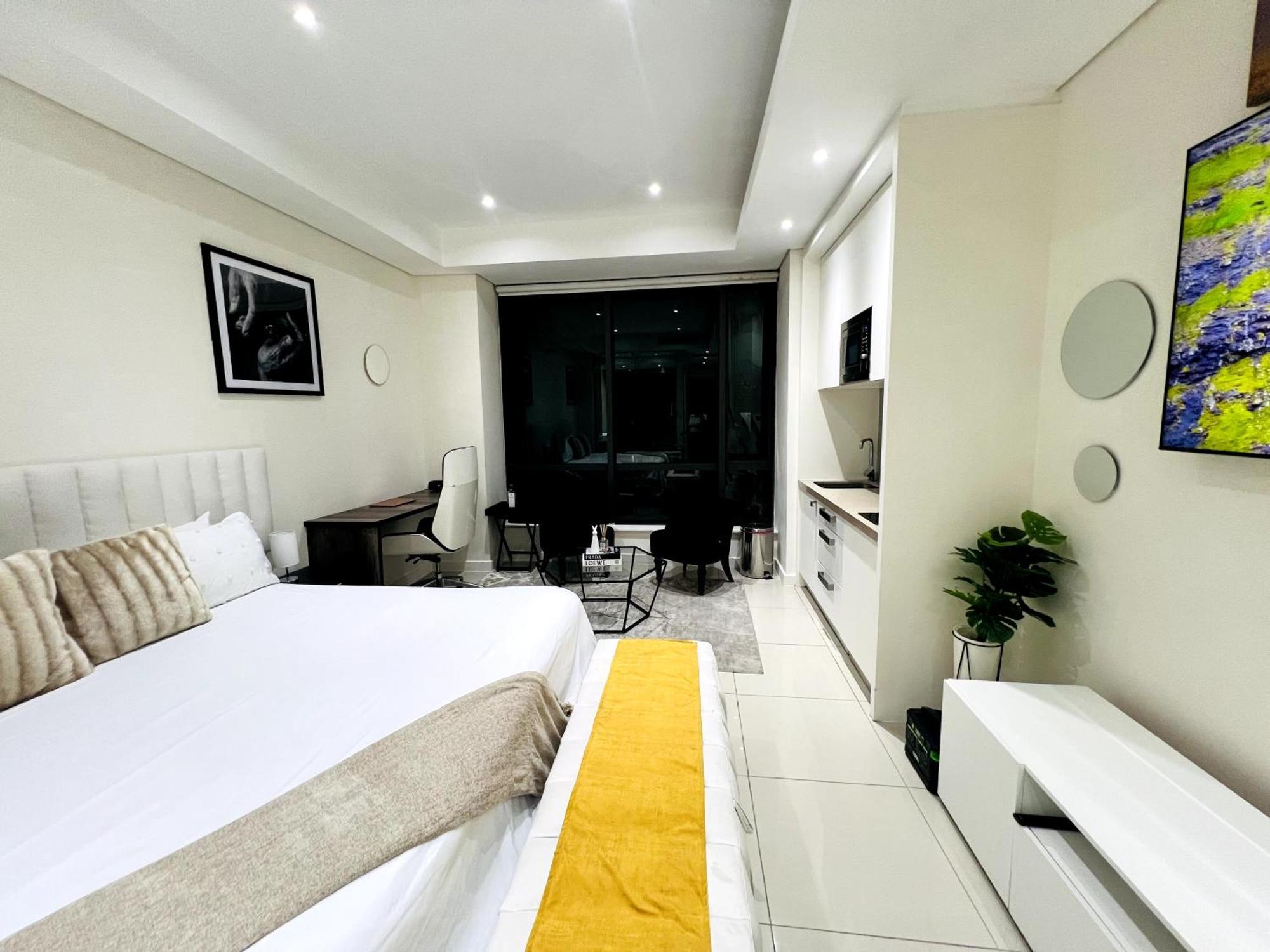 New Revamped Luxury Suite In Sandton City *