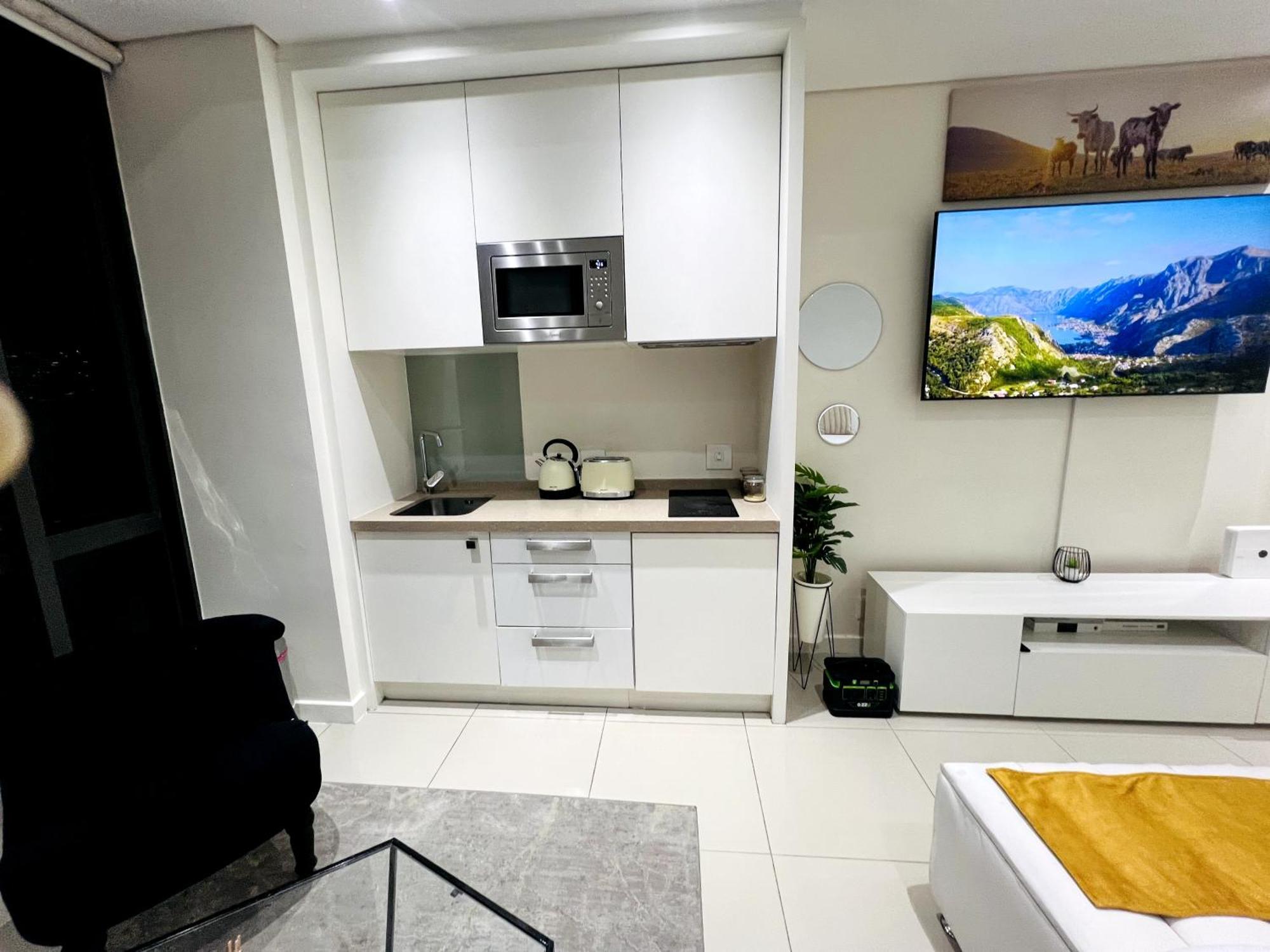 New Revamped Luxury Suite In Sandton City