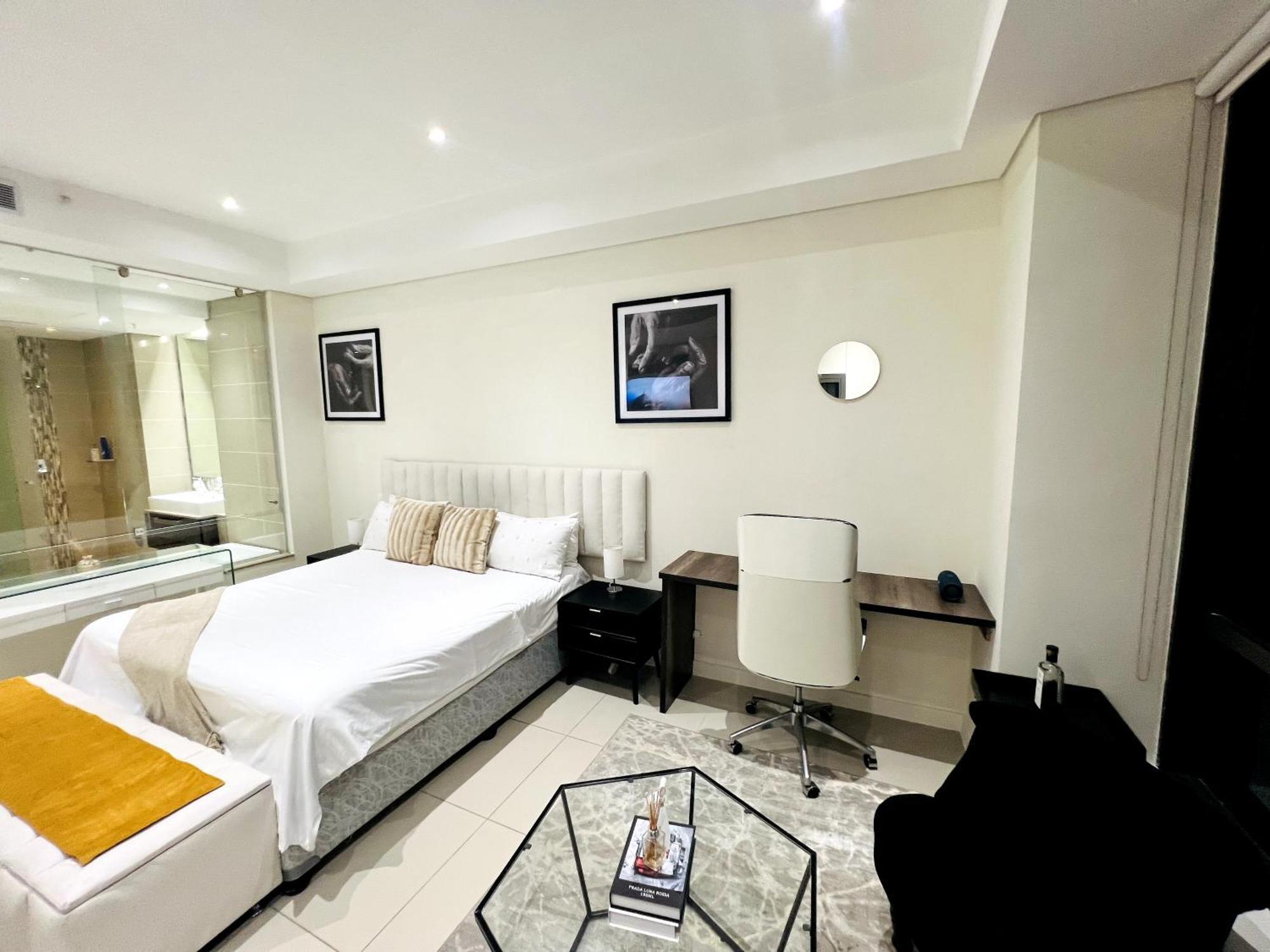 New Revamped Luxury Suite In Sandton City *