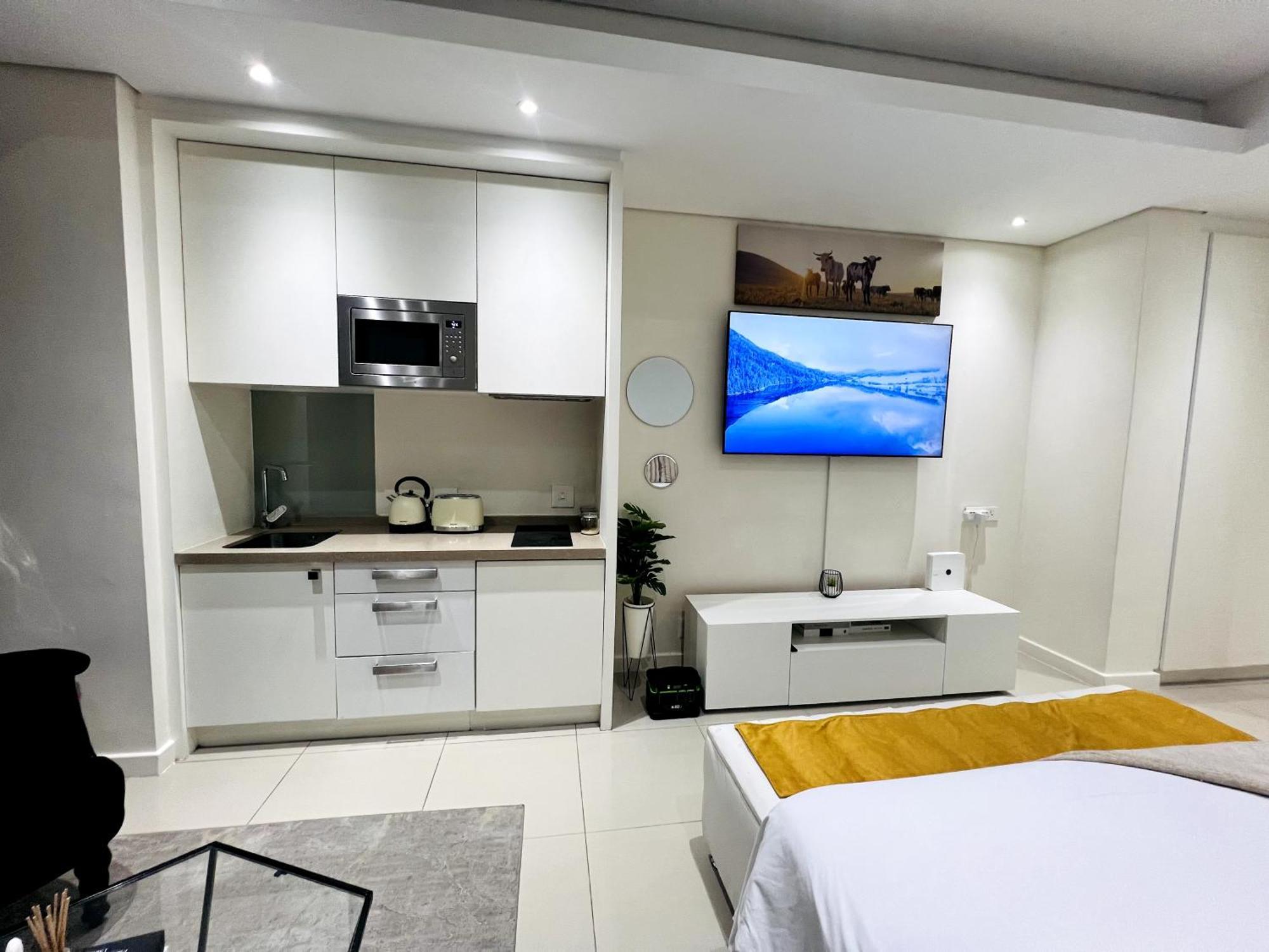 New Revamped Luxury Suite In Sandton City *