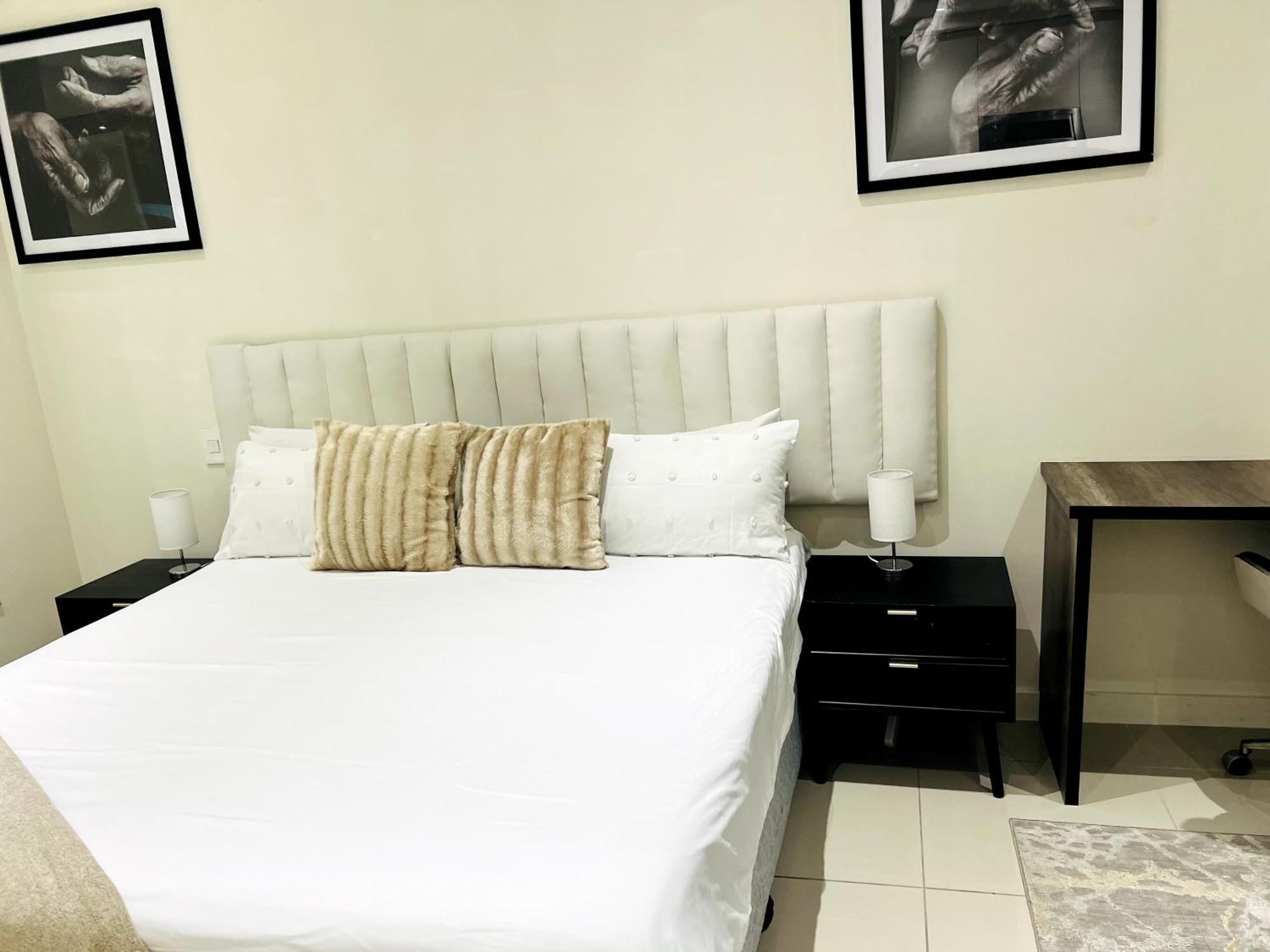 Apartamento New Revamped Luxury Suite In Sandton City Joanesburgo