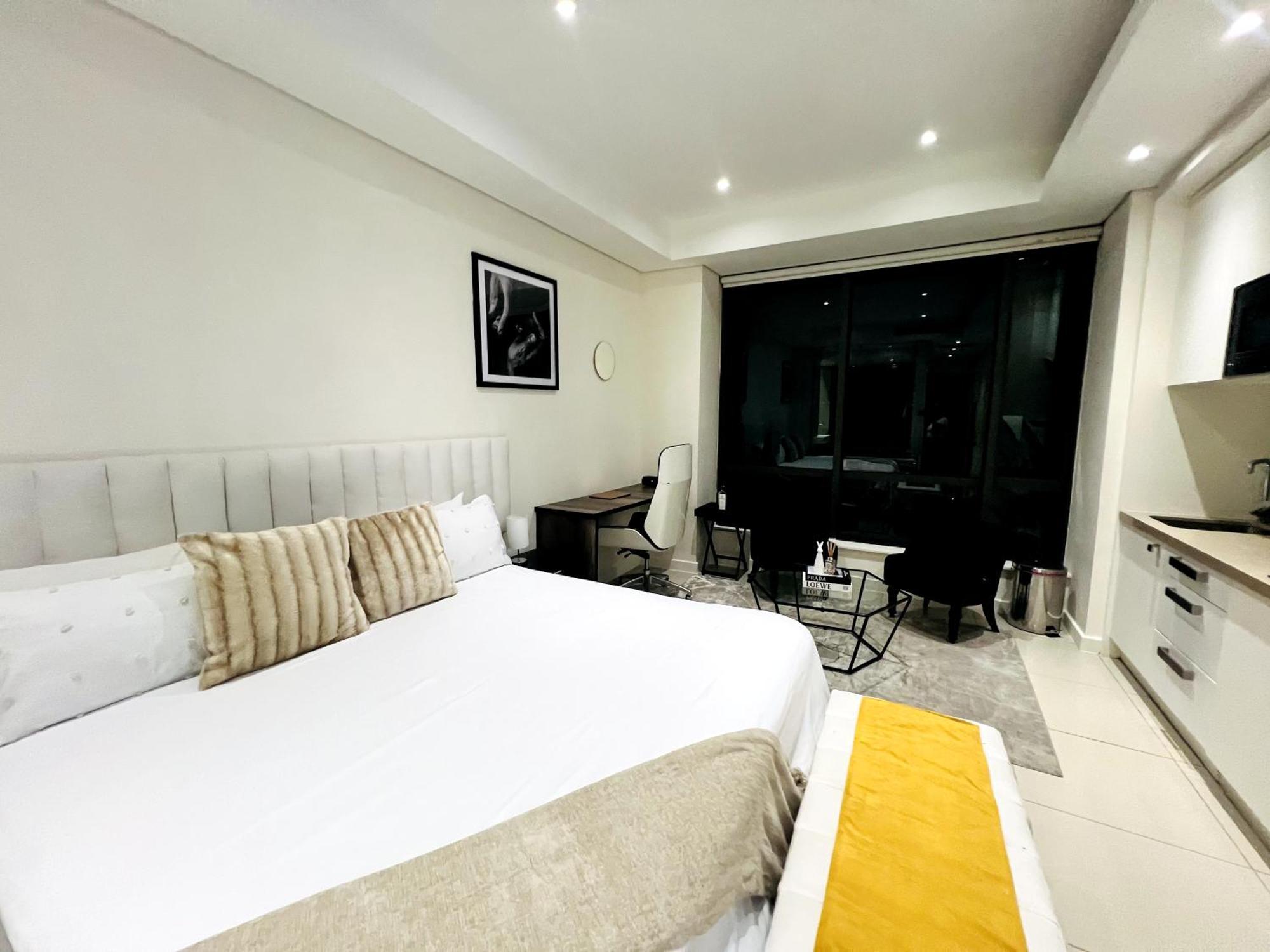 New Revamped Luxury Suite In Sandton City *