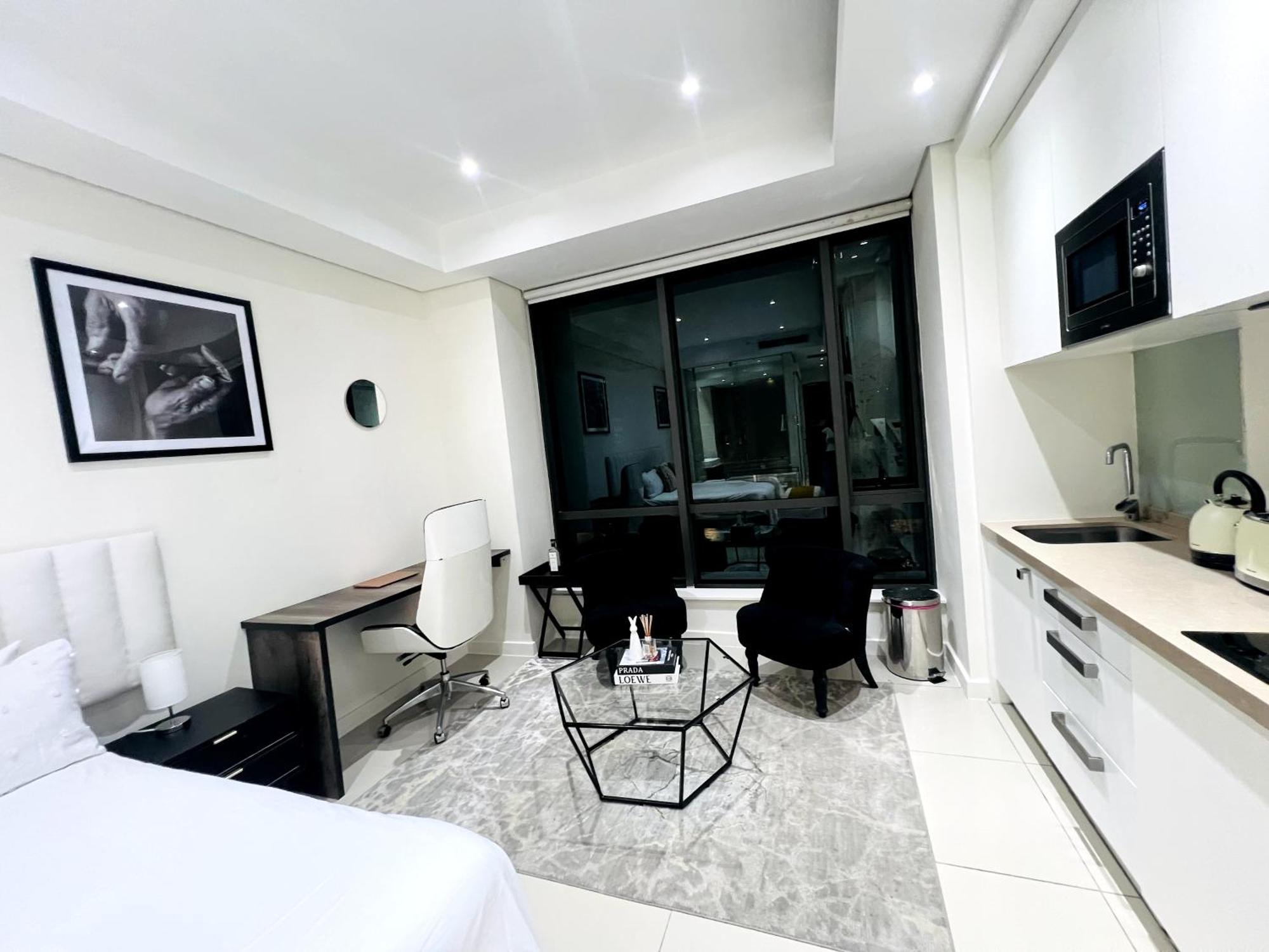New Revamped Luxury Suite In Sandton City Joanesburgo