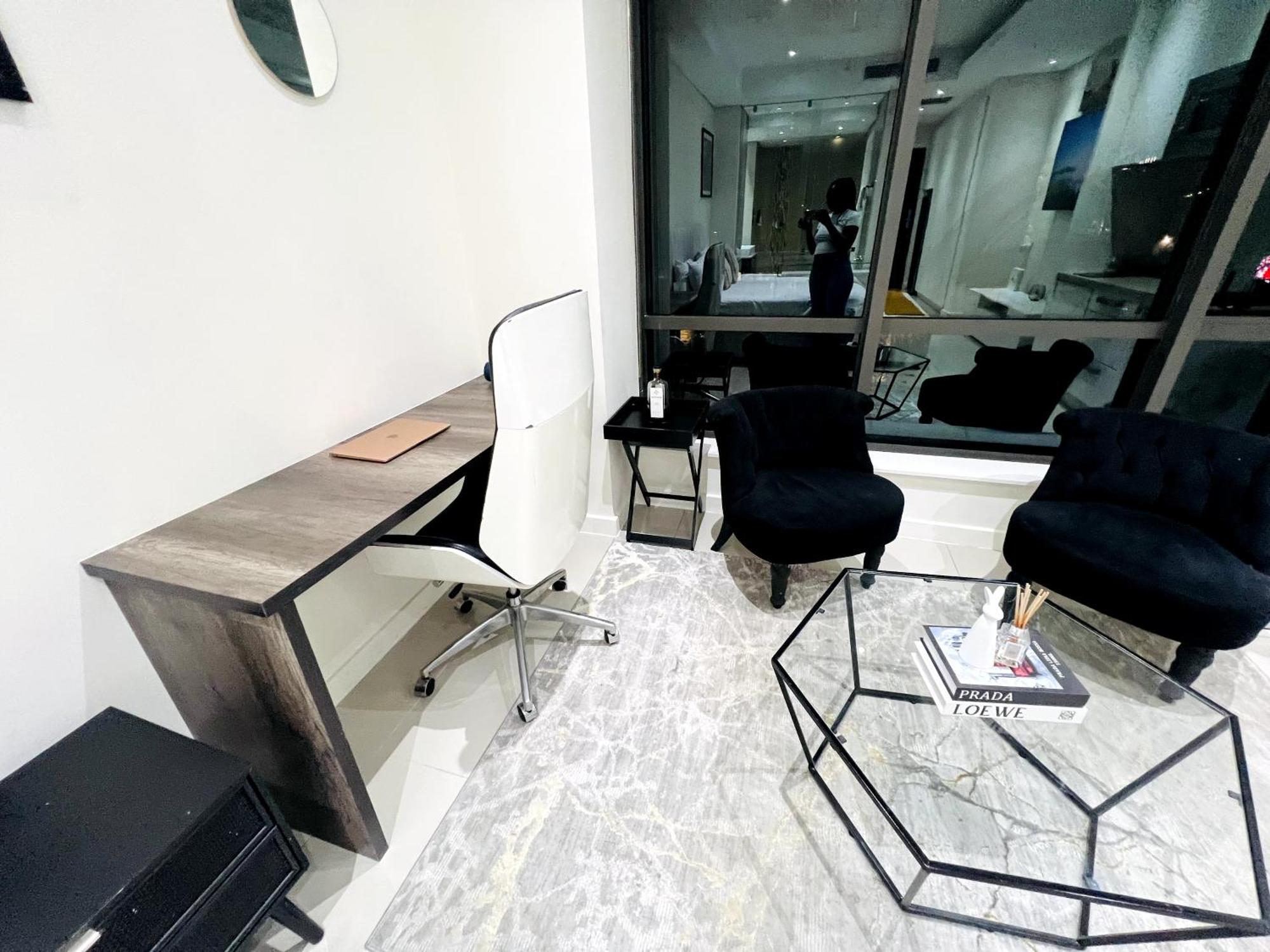 New Revamped Luxury Suite In Sandton City * Joanesburgo