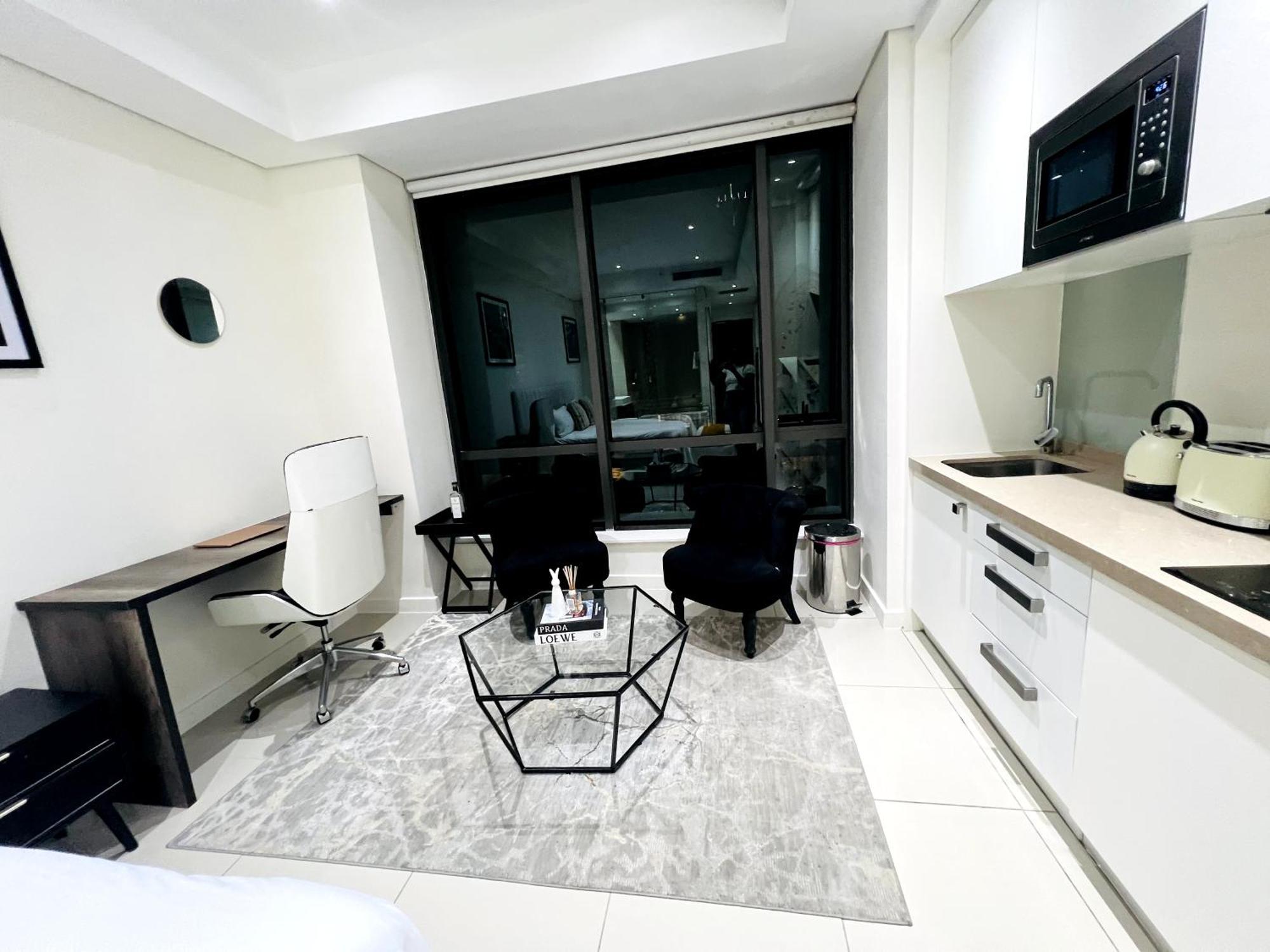 New Revamped Luxury Suite In Sandton City *