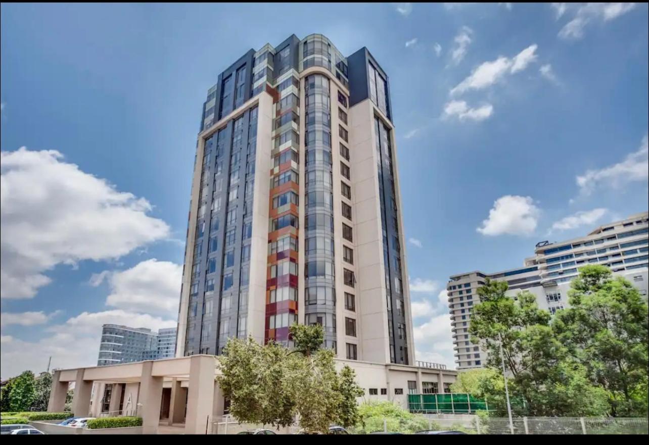 New Revamped Luxury Suite In Sandton City Apartamento