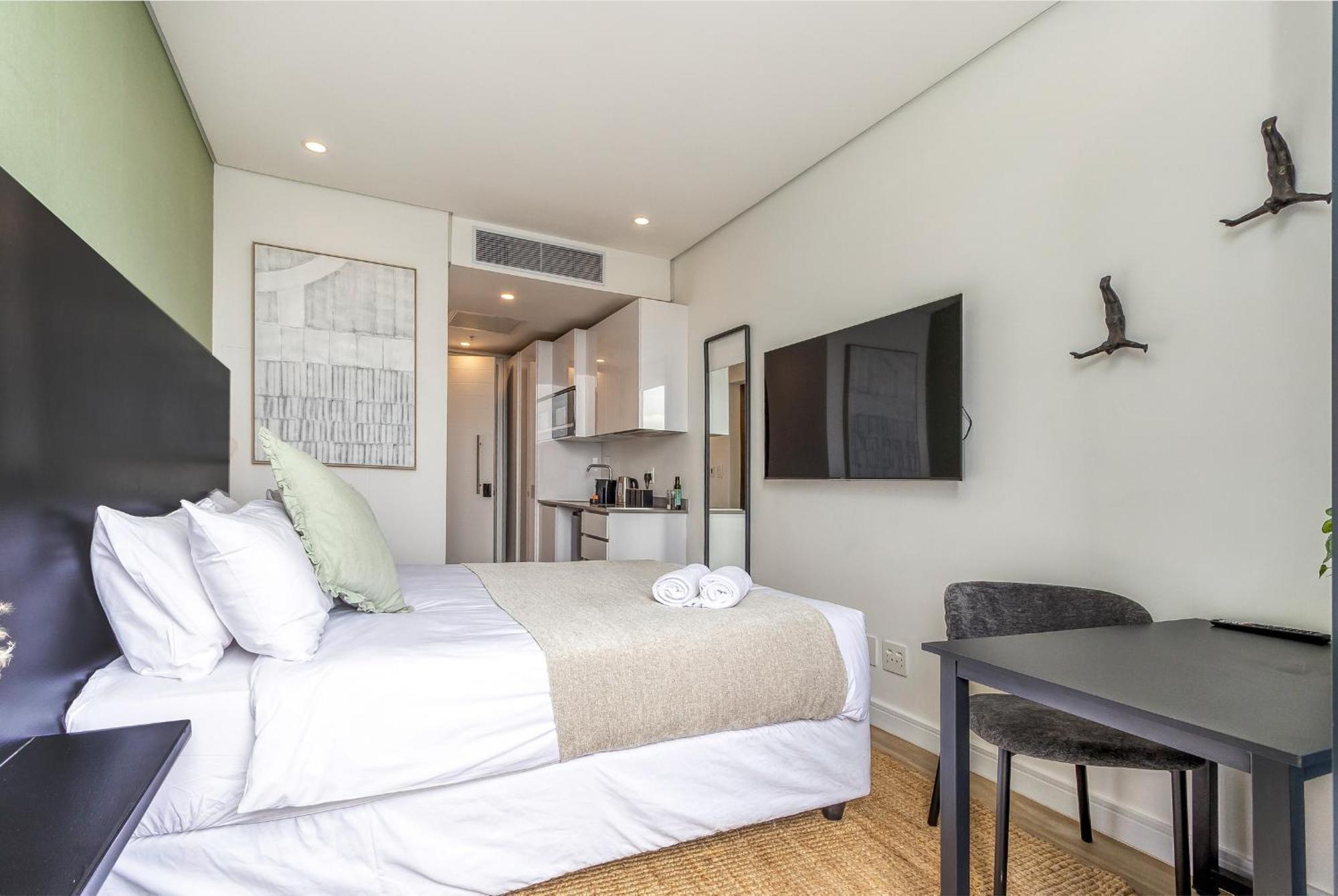 Illovo Apartment *