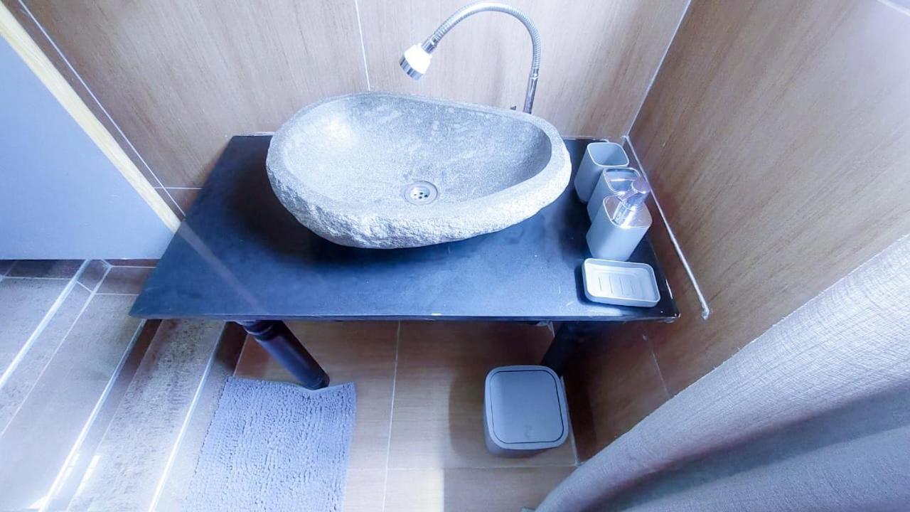 Nhà khách Latona