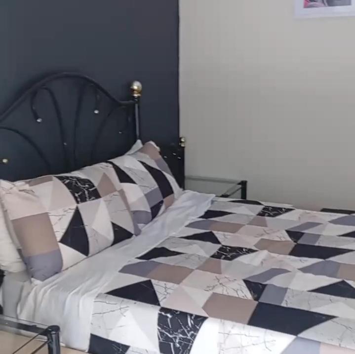 Nhà khách Evelyn Place Johannesburg
