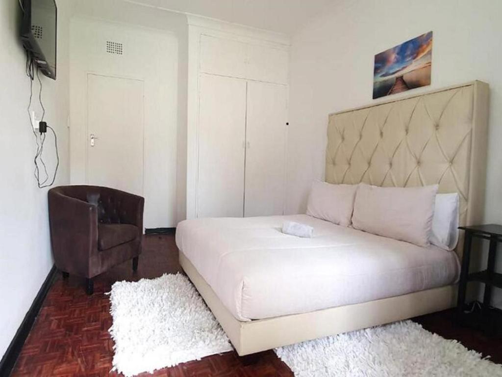 Evelyn Place * Johannesburg