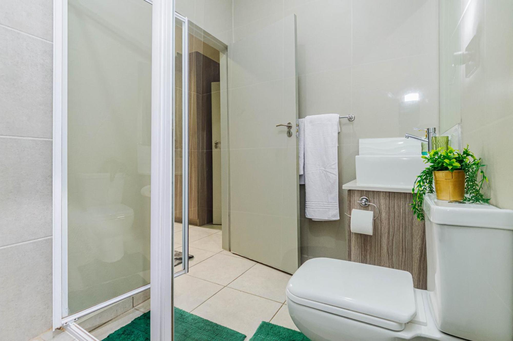 1 Bed Serene At The Bolton, Rosebank, Apartment Johannesburg
