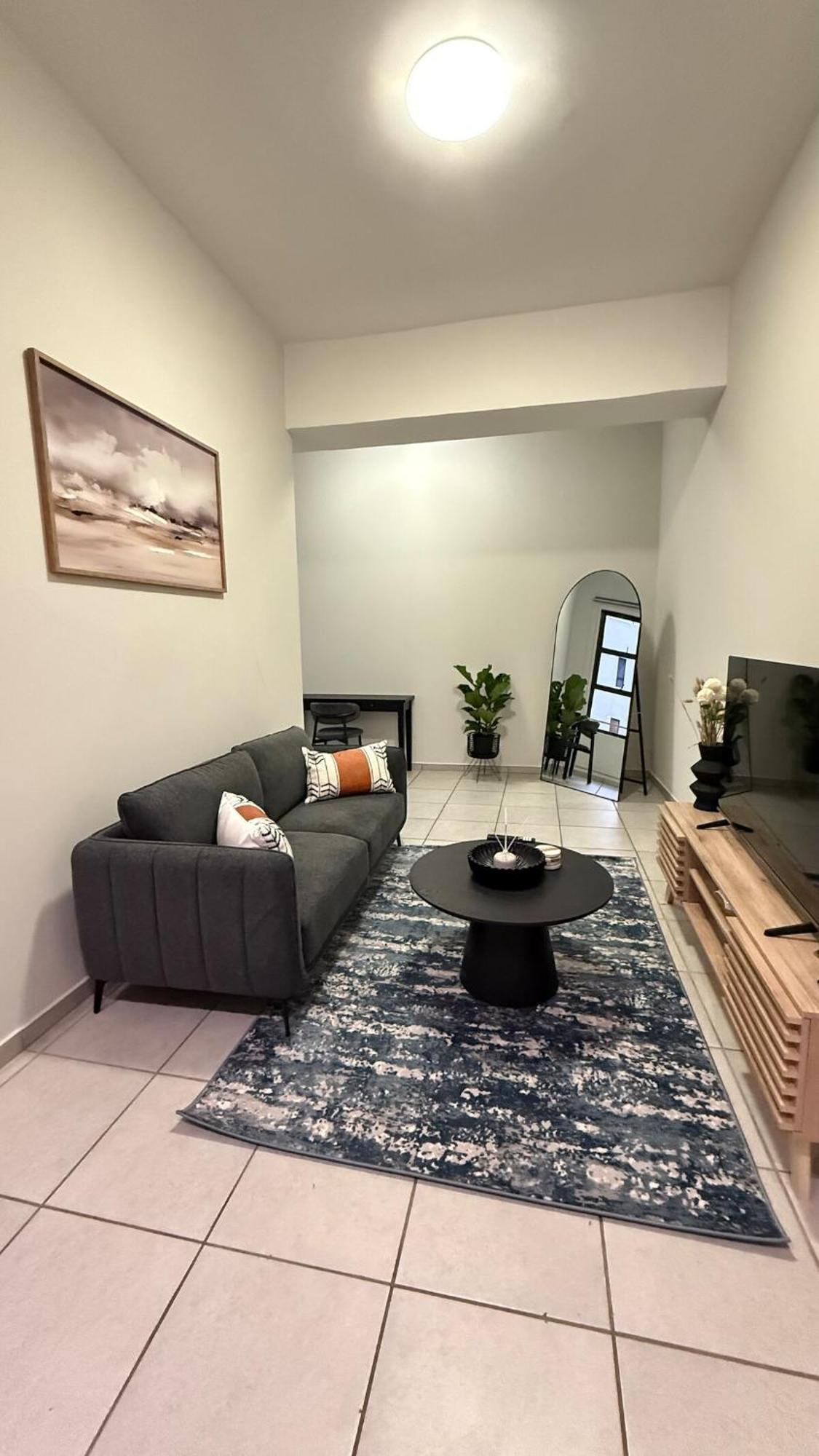 Executive Apartment, Rosebank , *