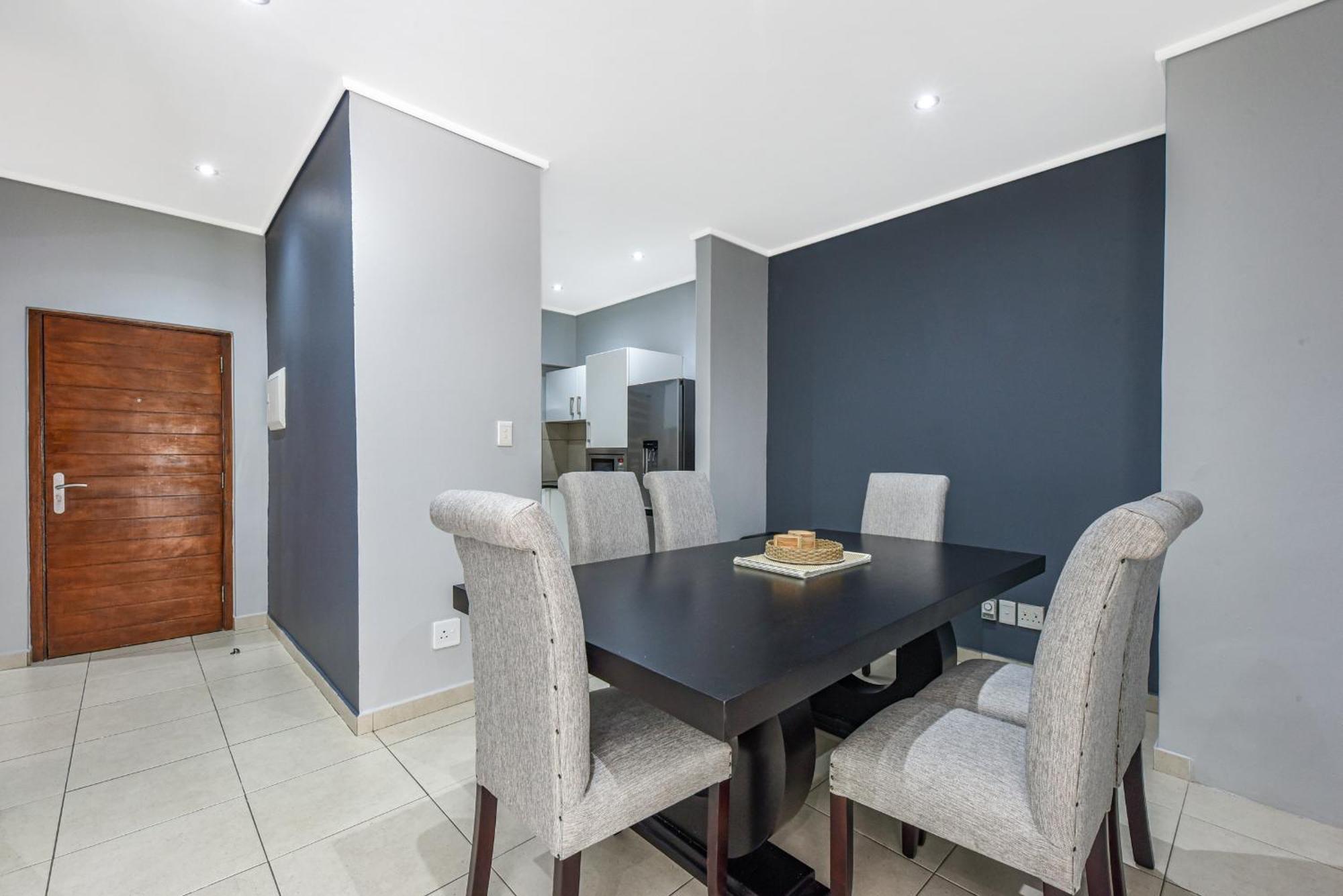 Topaz In Sandton Apartment