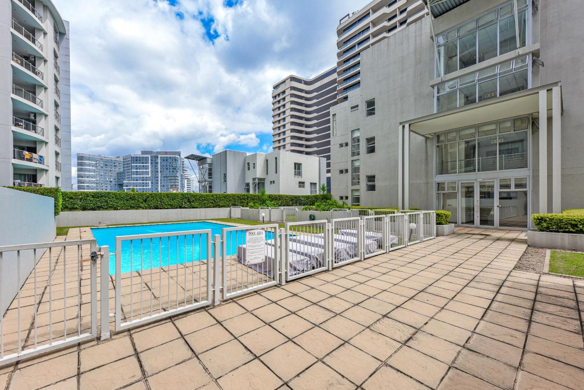 Topaz In Sandton