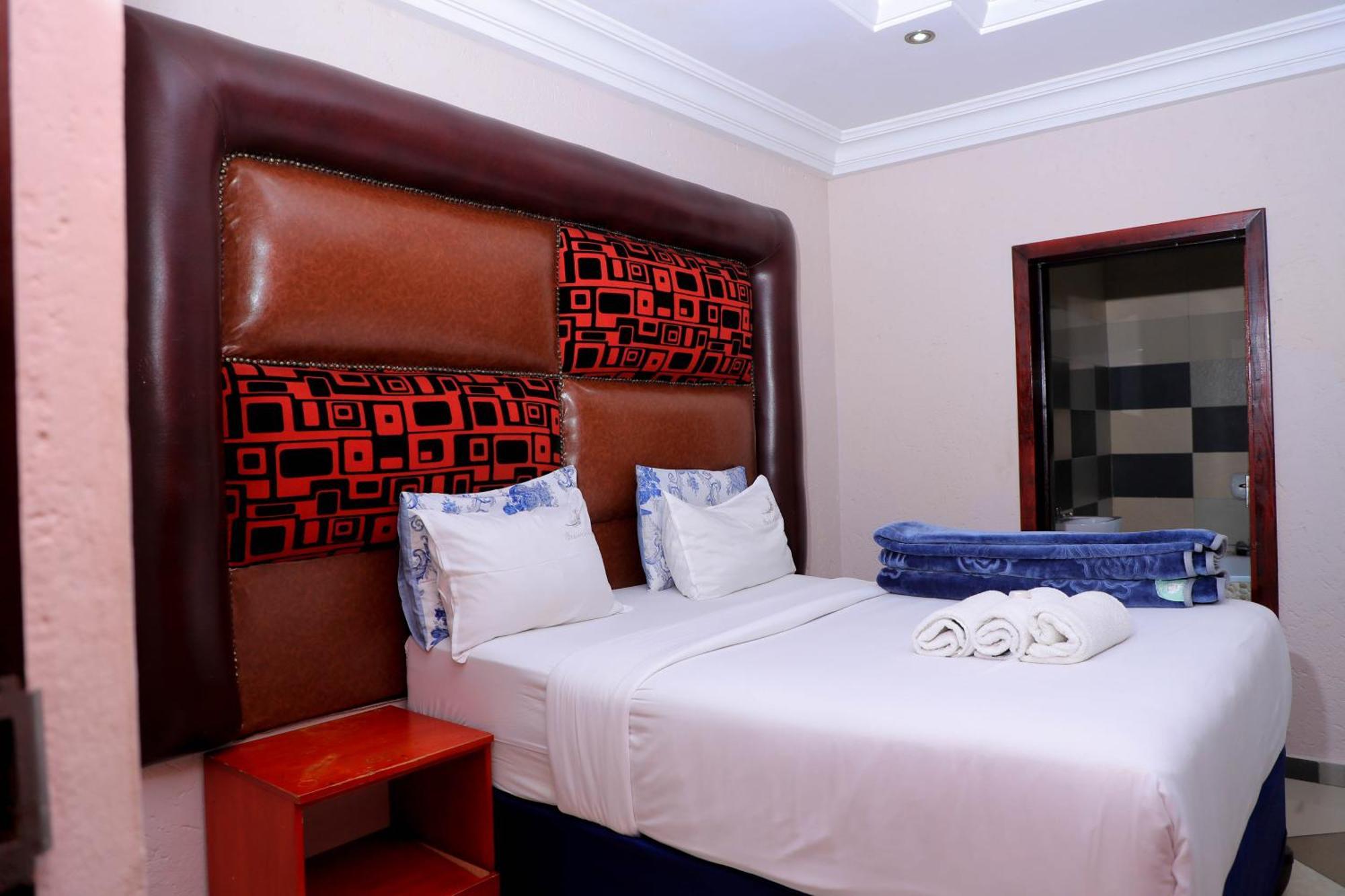 Yeoville Khách sạn 4*
