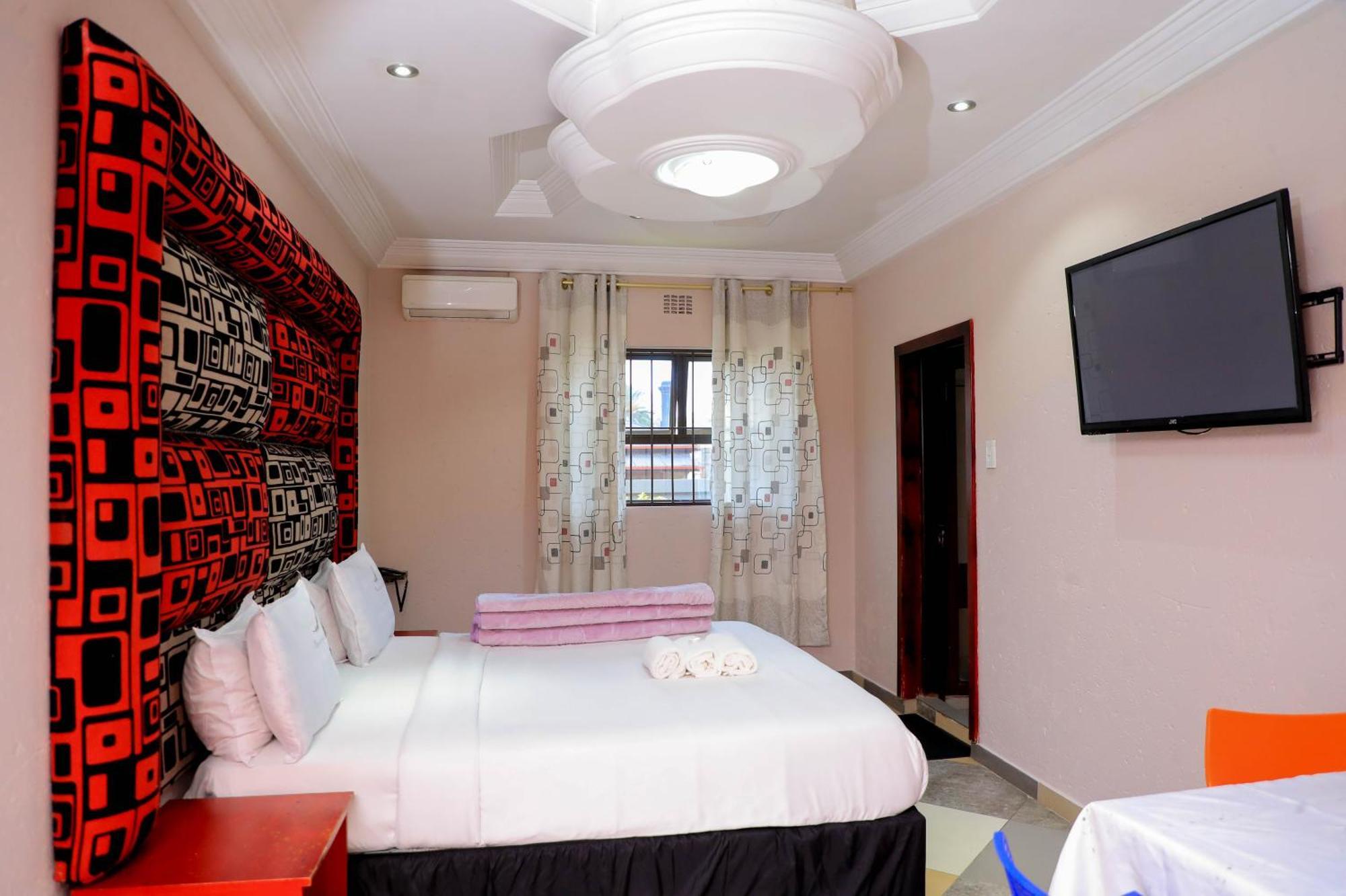 Khách sạn Yeoville 4*