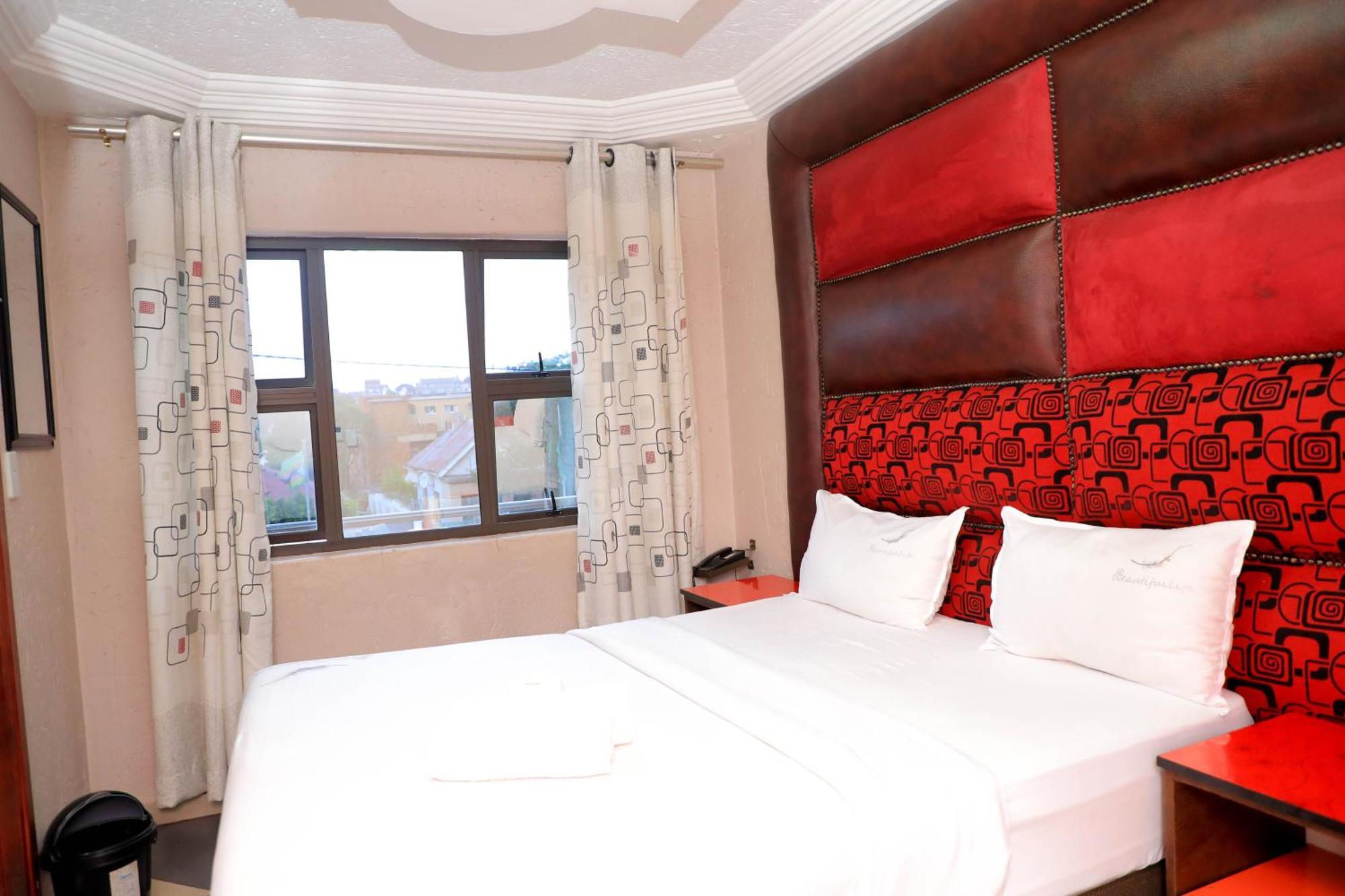 Khách sạn Yeoville 4*