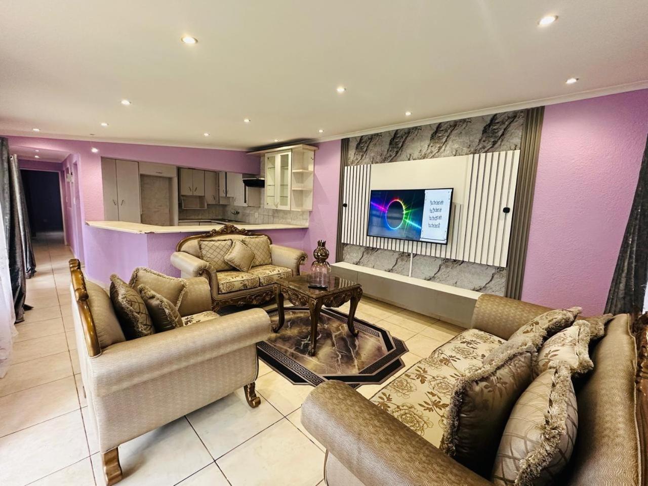 Guest house Casa3 Eastgate Mall