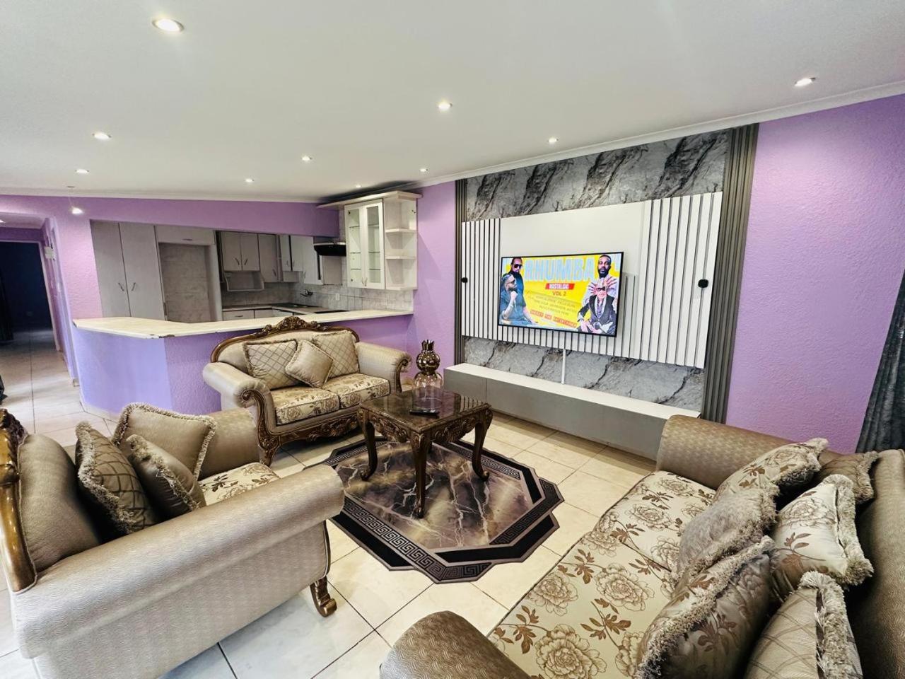 Casa3 Eastgate Mall Guest house