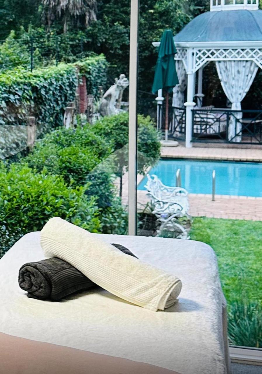 Sandton Amar Boutique * Johannesburg