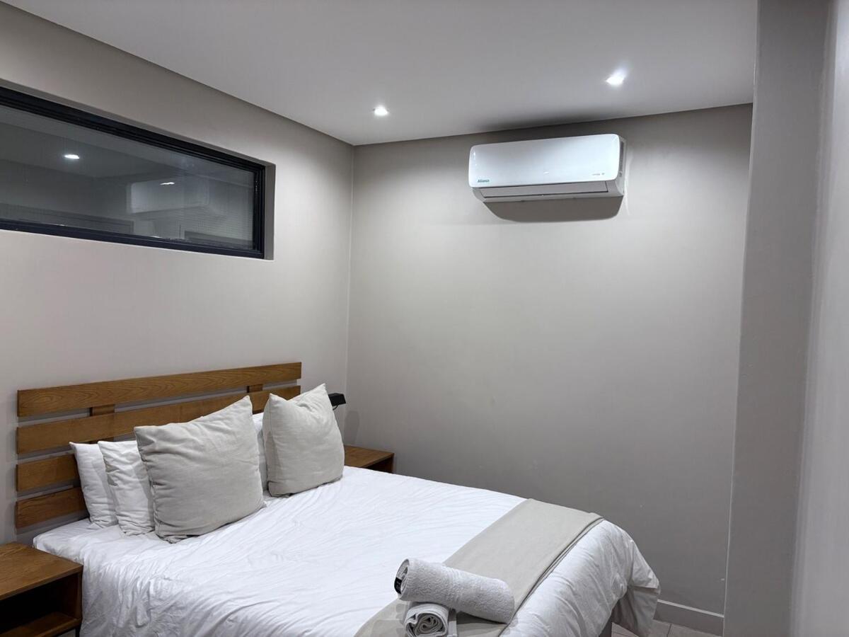 Cozy In Prime Location Apartment *
