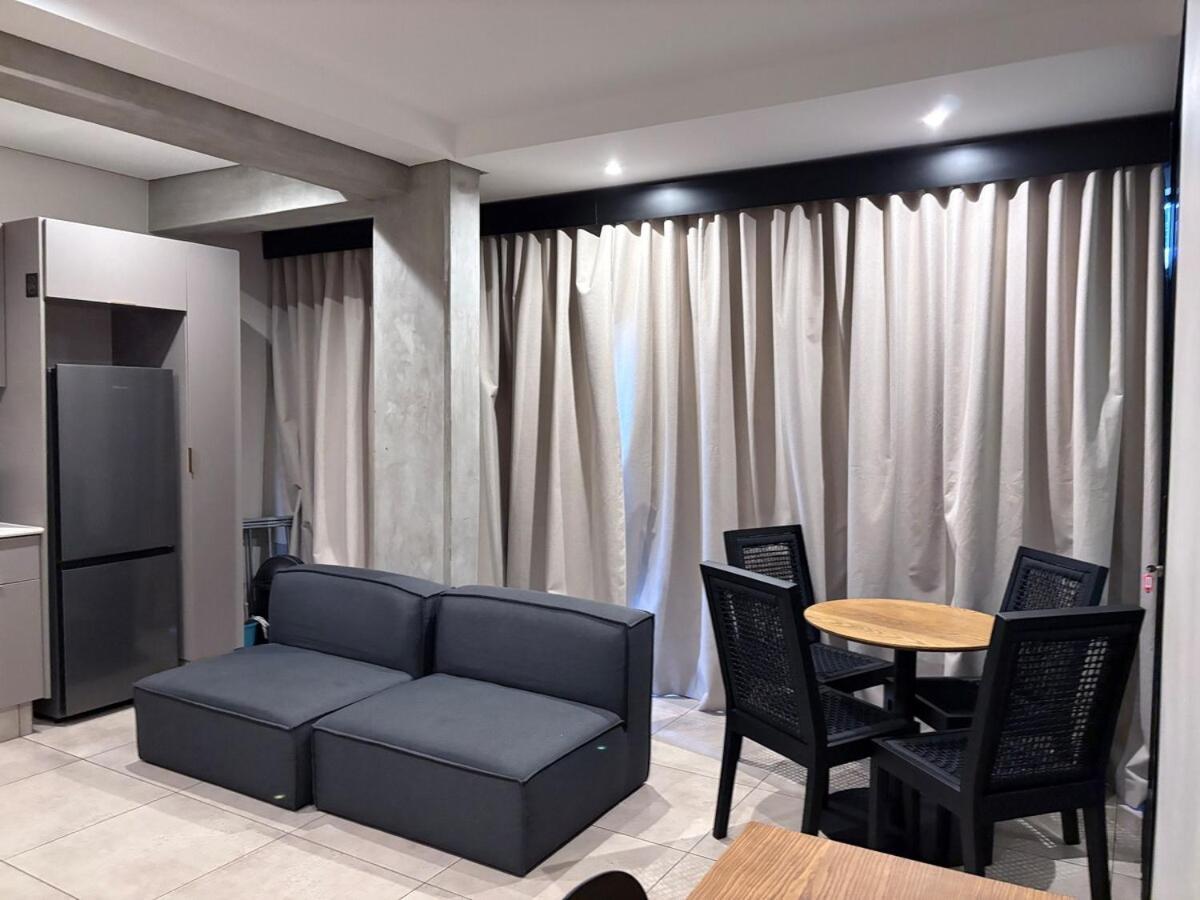 Cozy In Prime Location Johannesburg