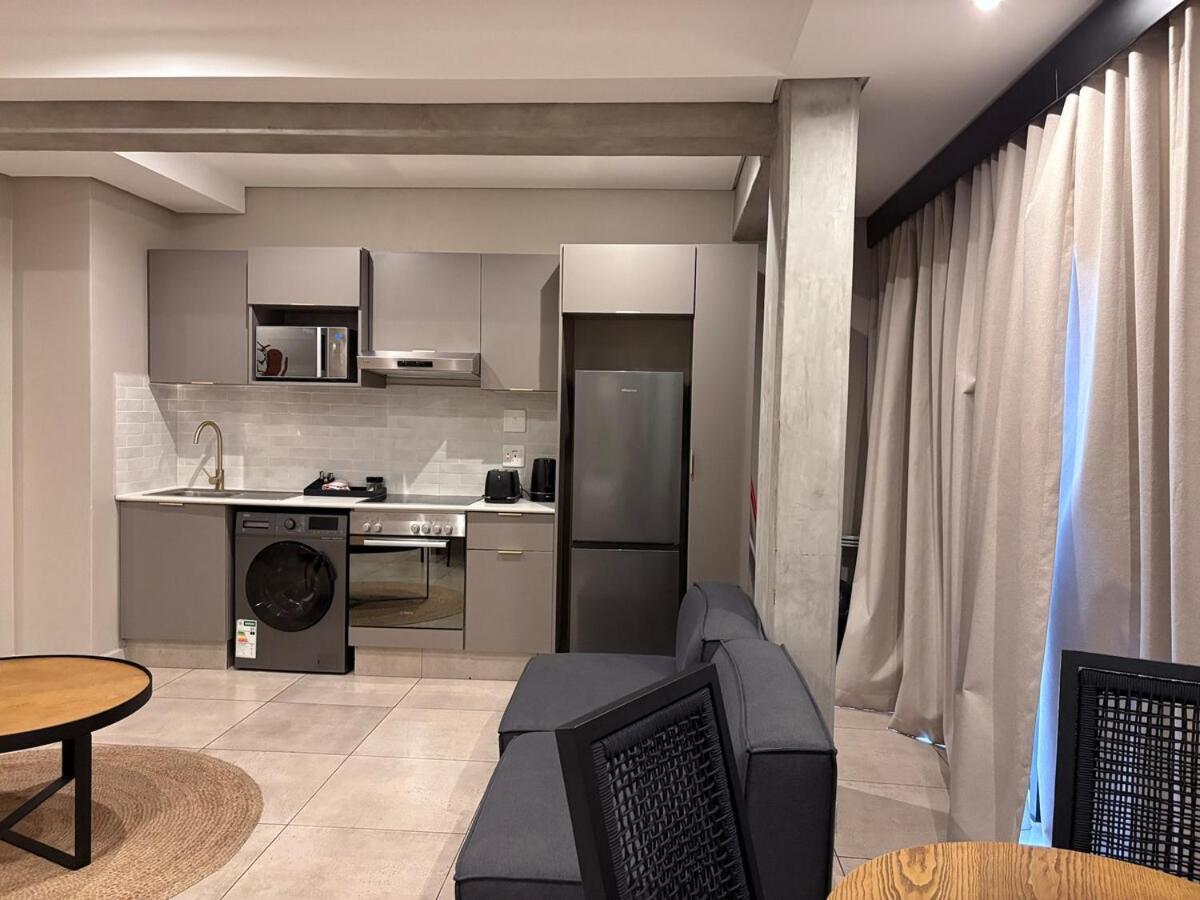 Cozy In Prime Location Apartment *