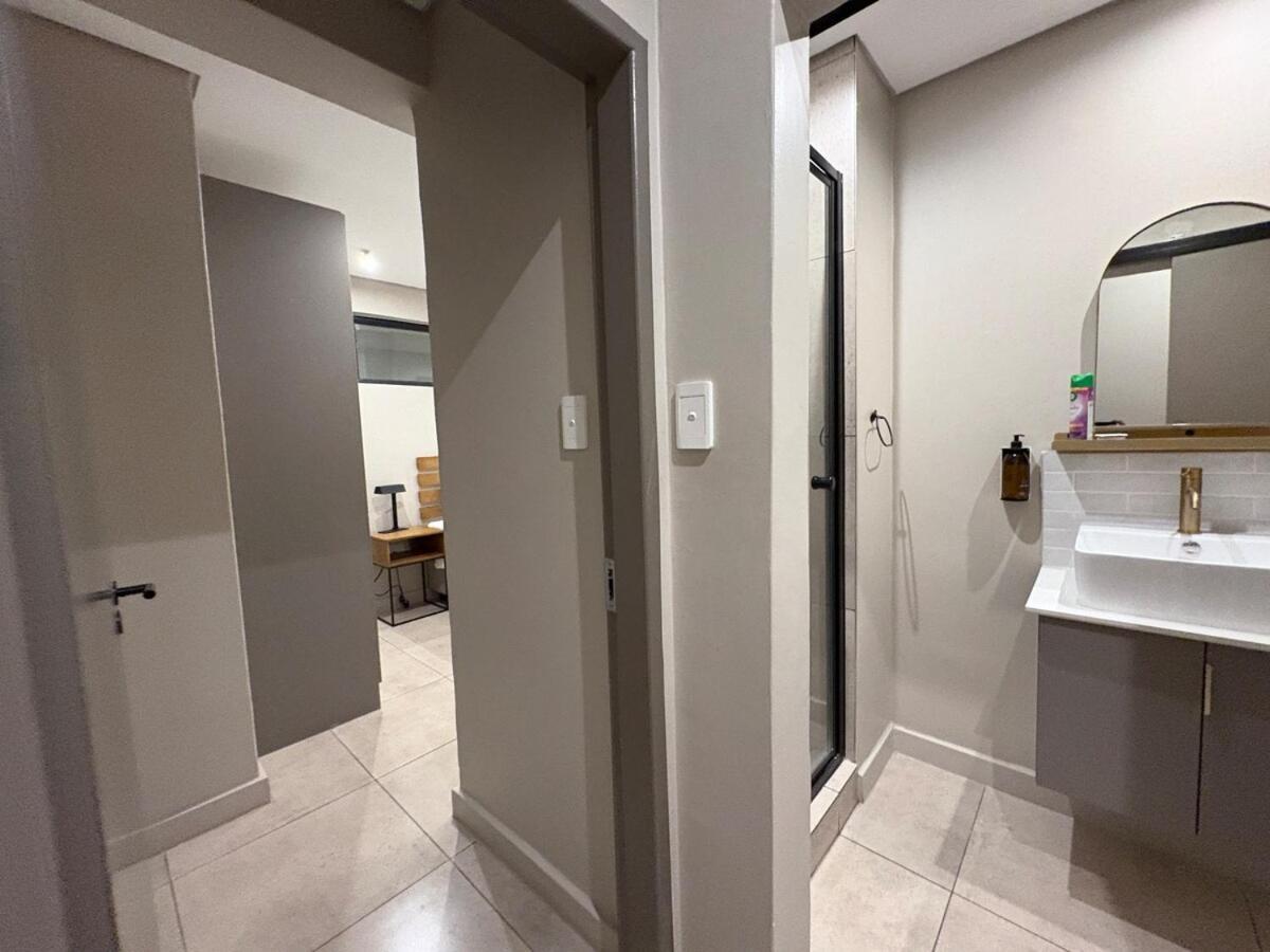 Apartment Cozy In Prime Location Johannesburg