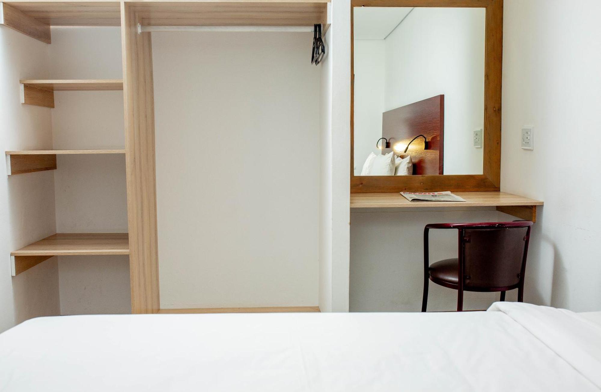 Vetho 1 Or Tambo Airport Apartment