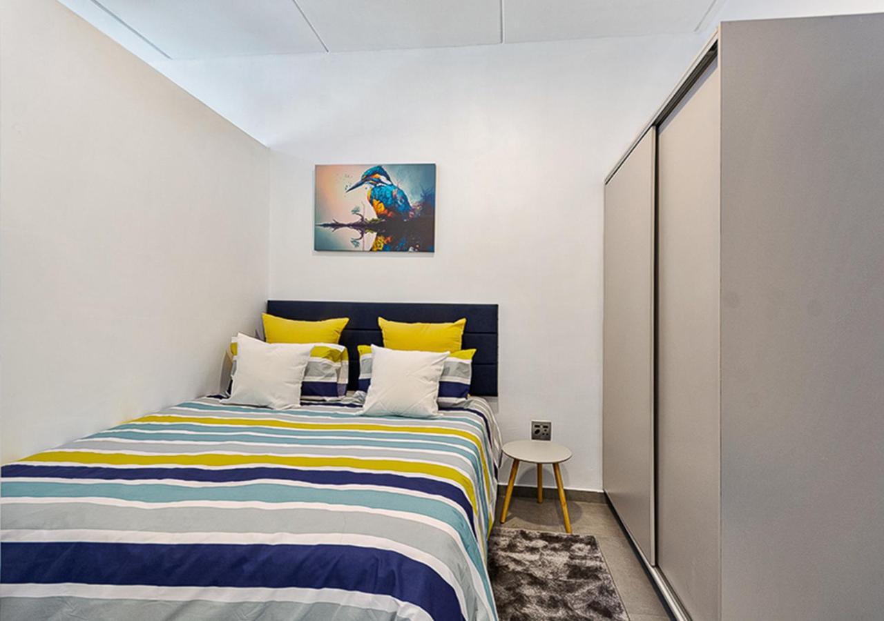 Apartment Retreat In Randburg-the Base Ii *