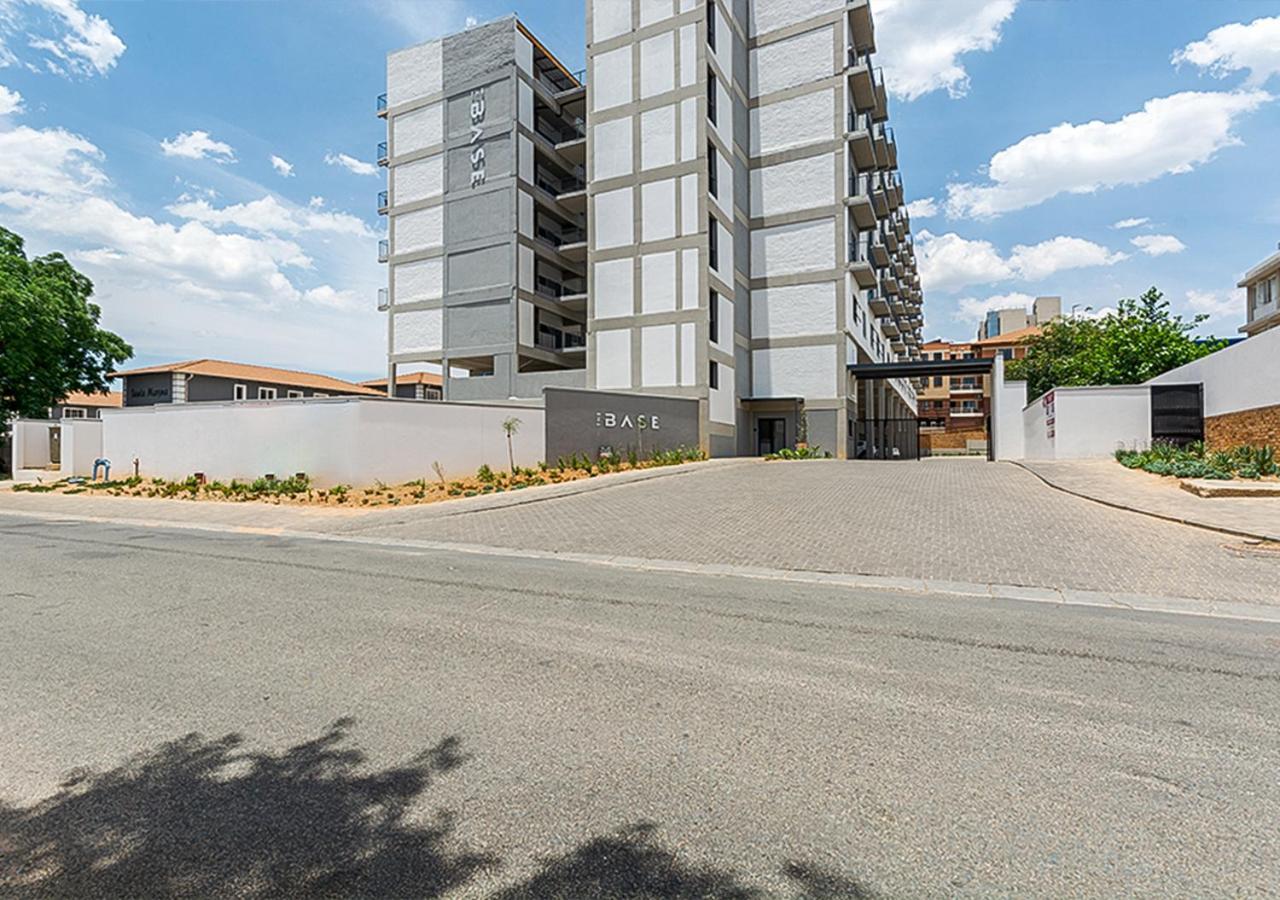 Apartment Retreat In Randburg-the Base Ii *