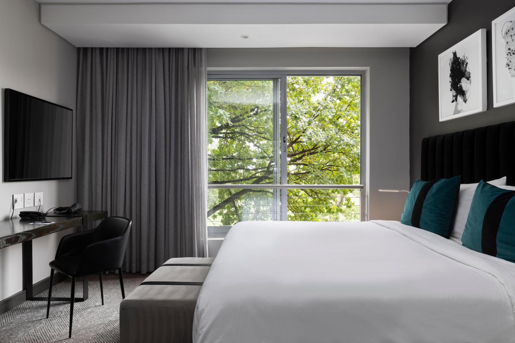 Hotel The Capital Empire 4*