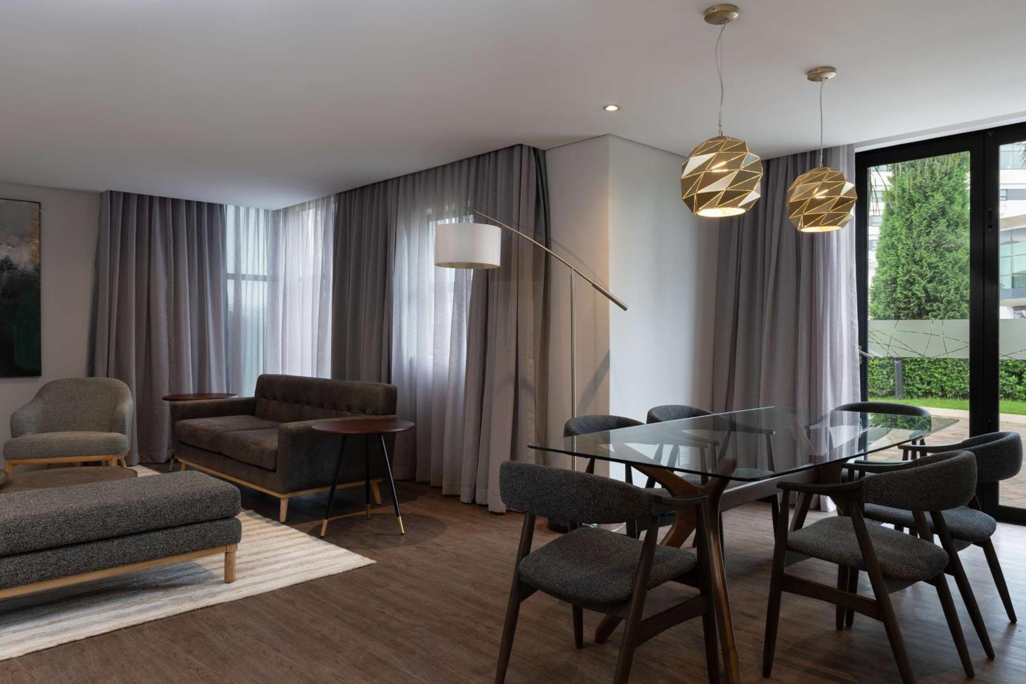 Radisson And Convention Centre Or Tambo Airport 2*