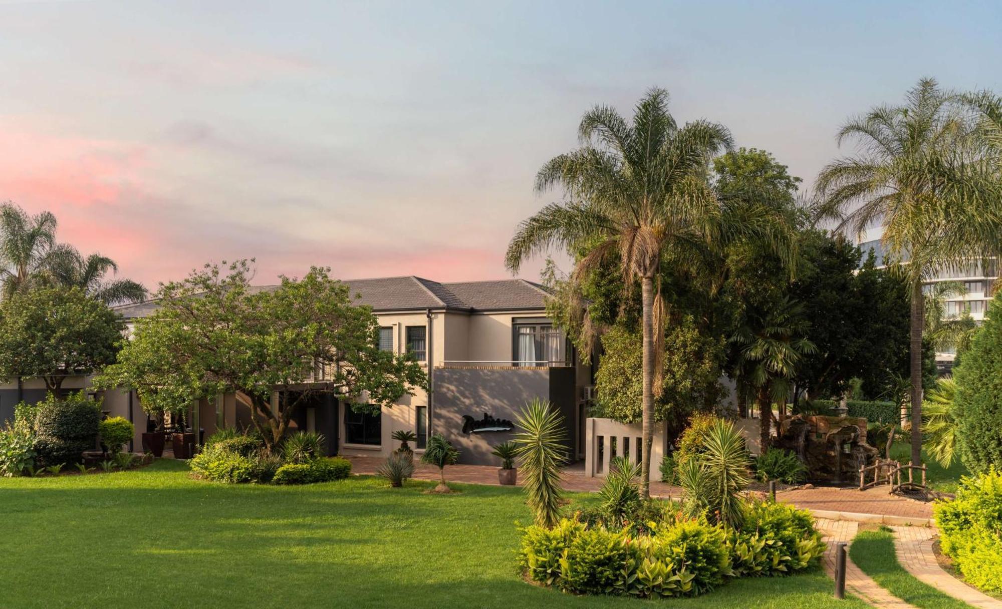 Radisson And Convention Centre Or Tambo Airport Hotel