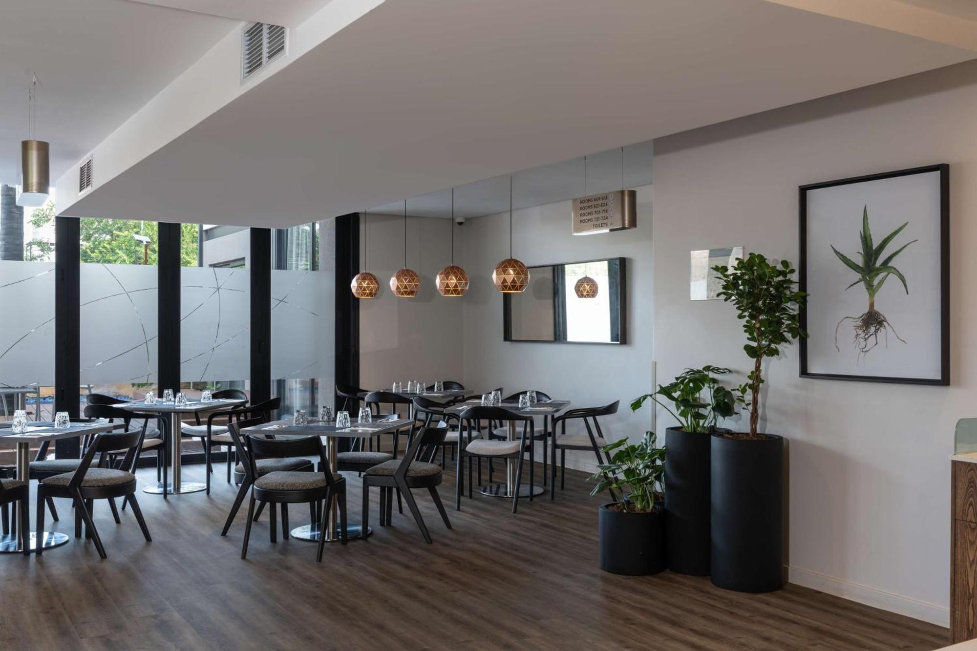 Hotel Radisson And Convention Centre Or Tambo Airport 2*