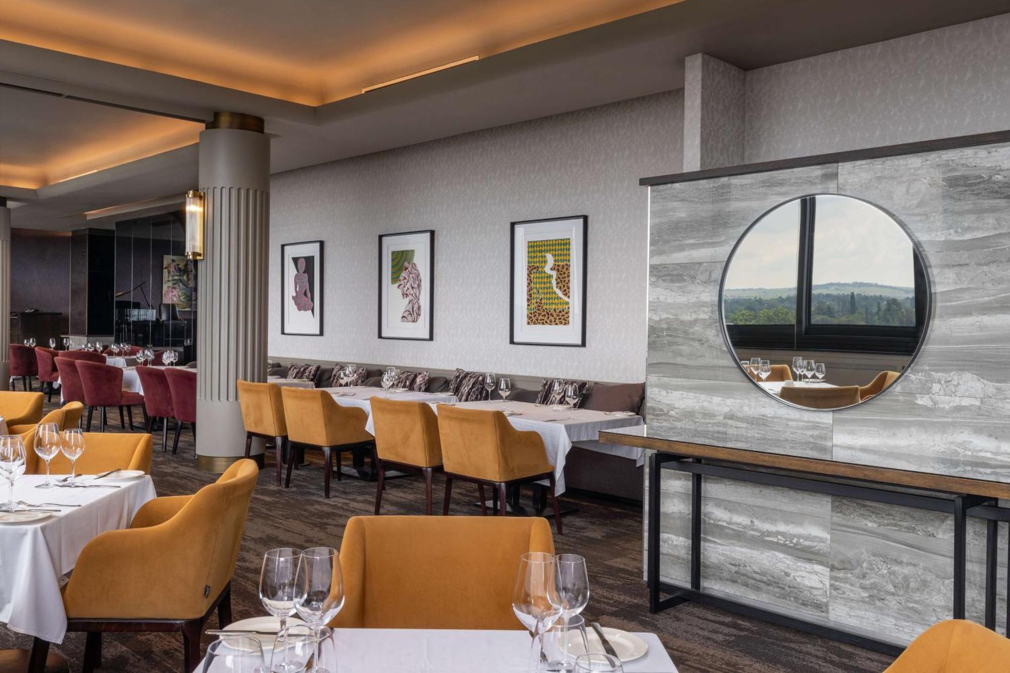 Radisson And Convention Centre Or Tambo Airport