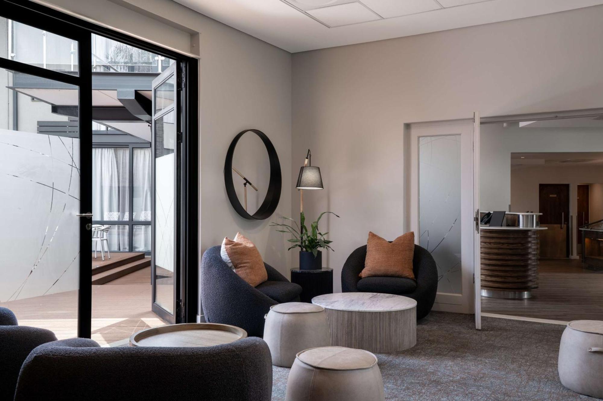 Radisson And Convention Centre Or Tambo Airport Hotel