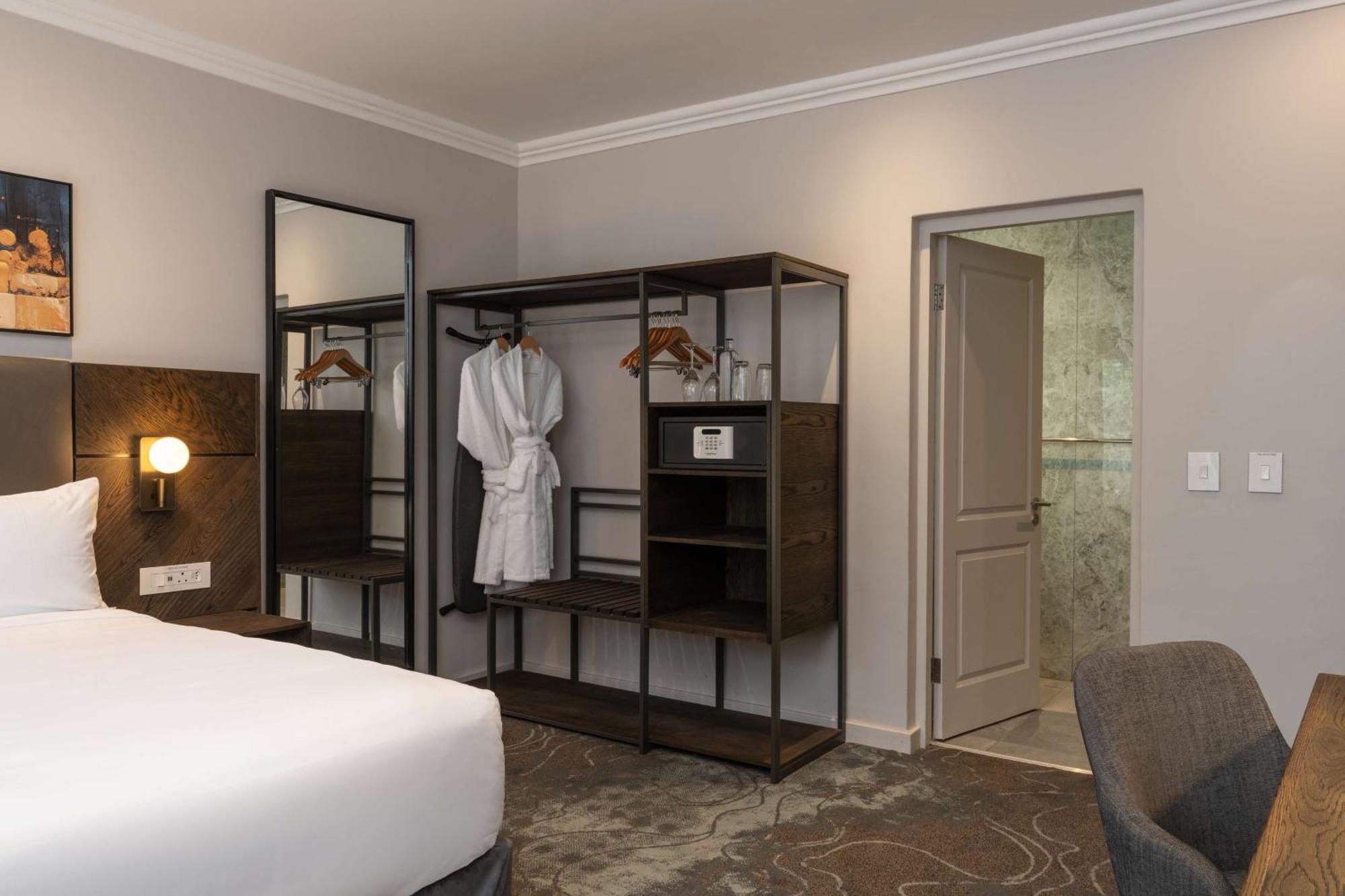 Hotel Radisson And Convention Centre Or Tambo Airport