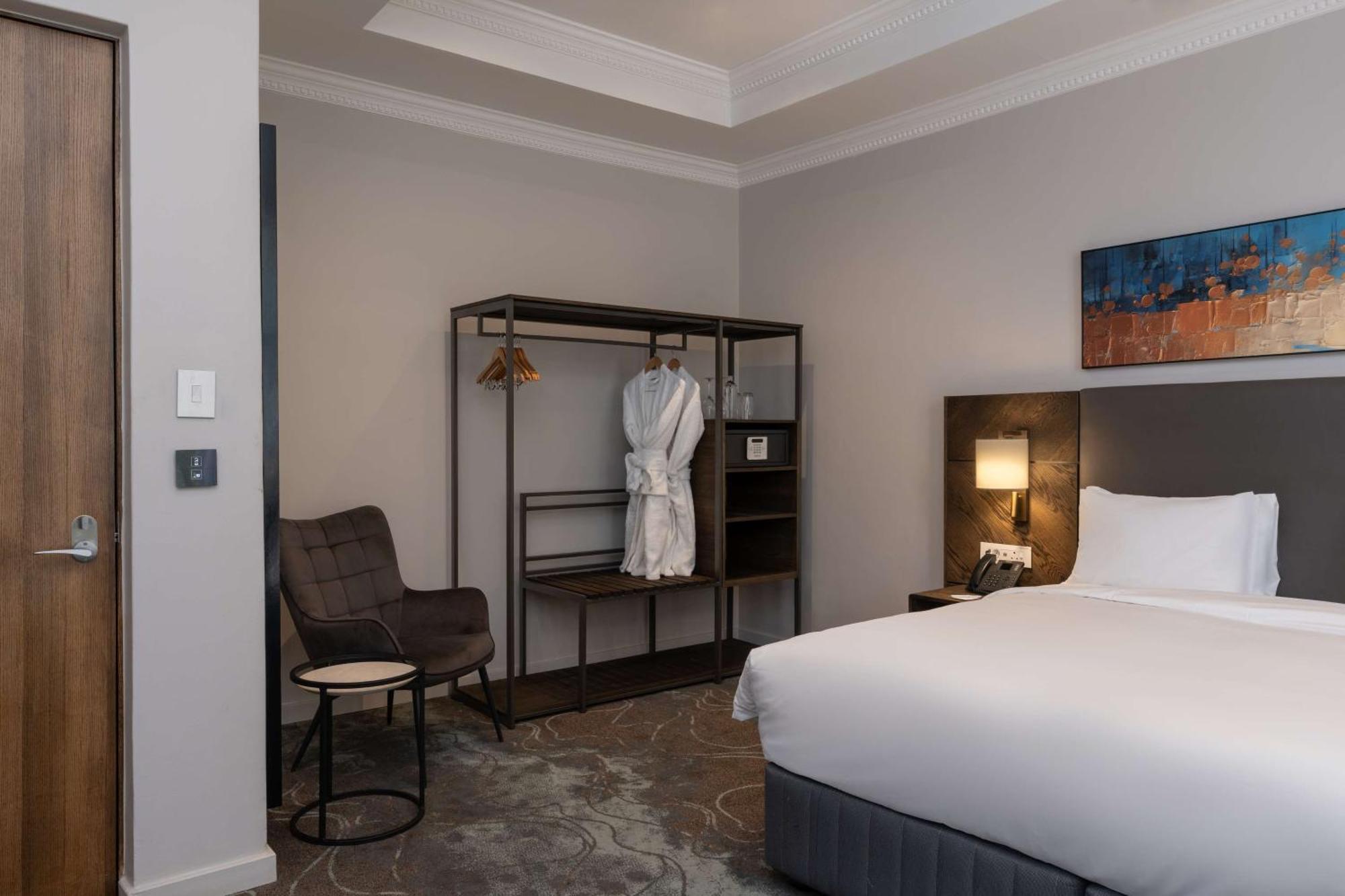 Radisson And Convention Centre Or Tambo Airport Hotel 2*