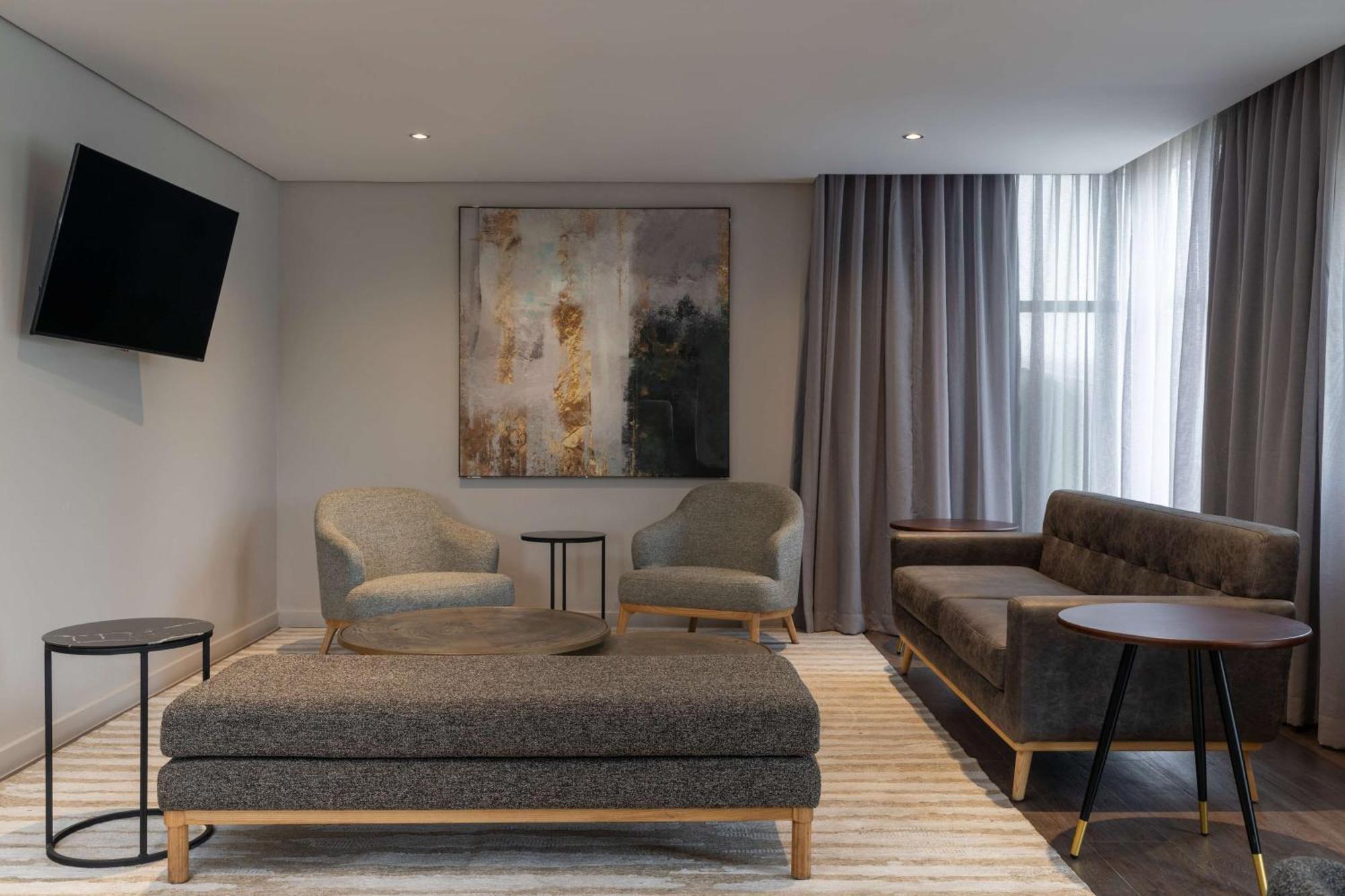 Hotel Radisson And Convention Centre Or Tambo Airport 2*