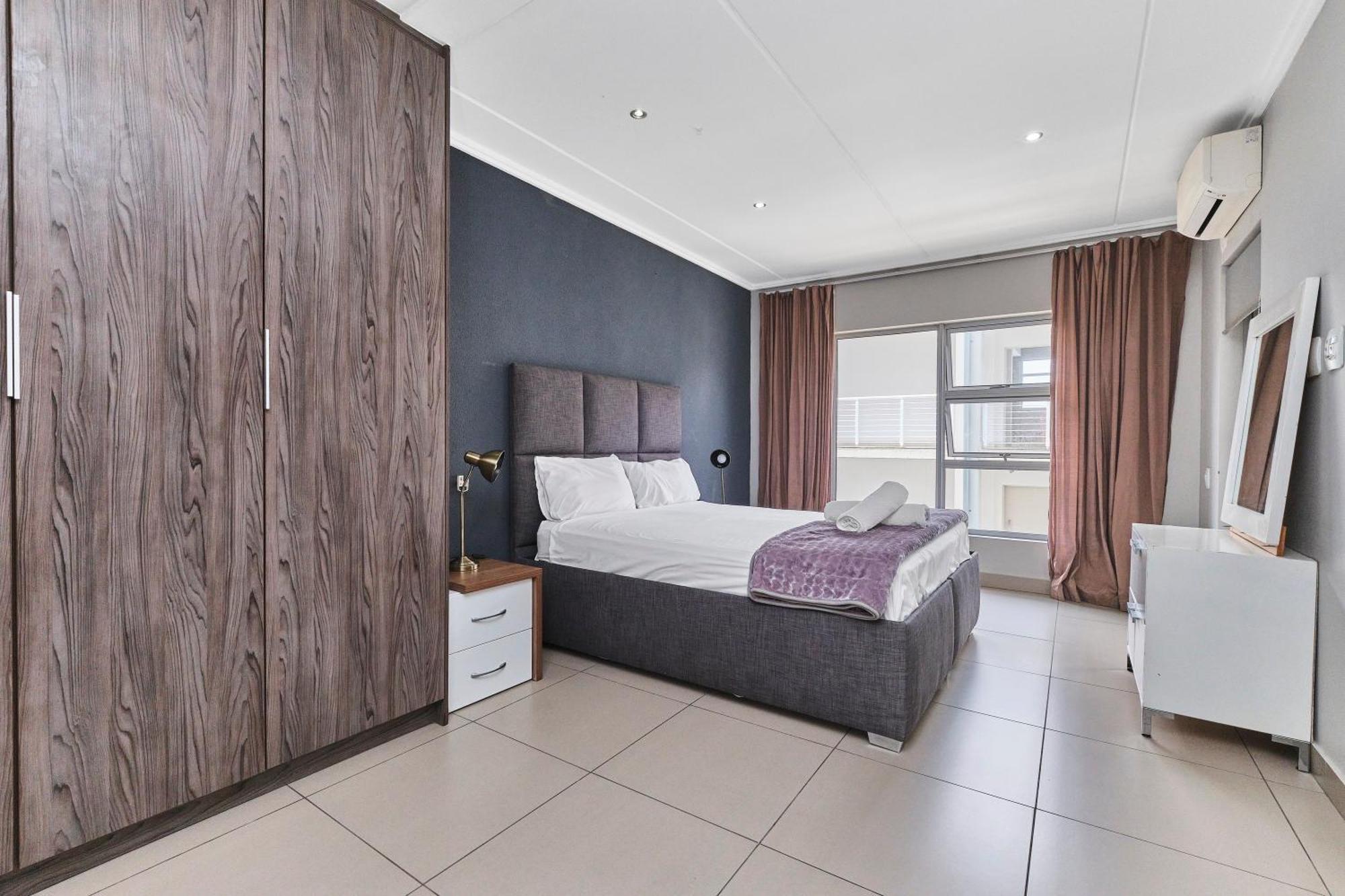 Spacious 2-bed 2-bath In Sandton With Wifi - Gym & Pool Căn hộ Johannesburg