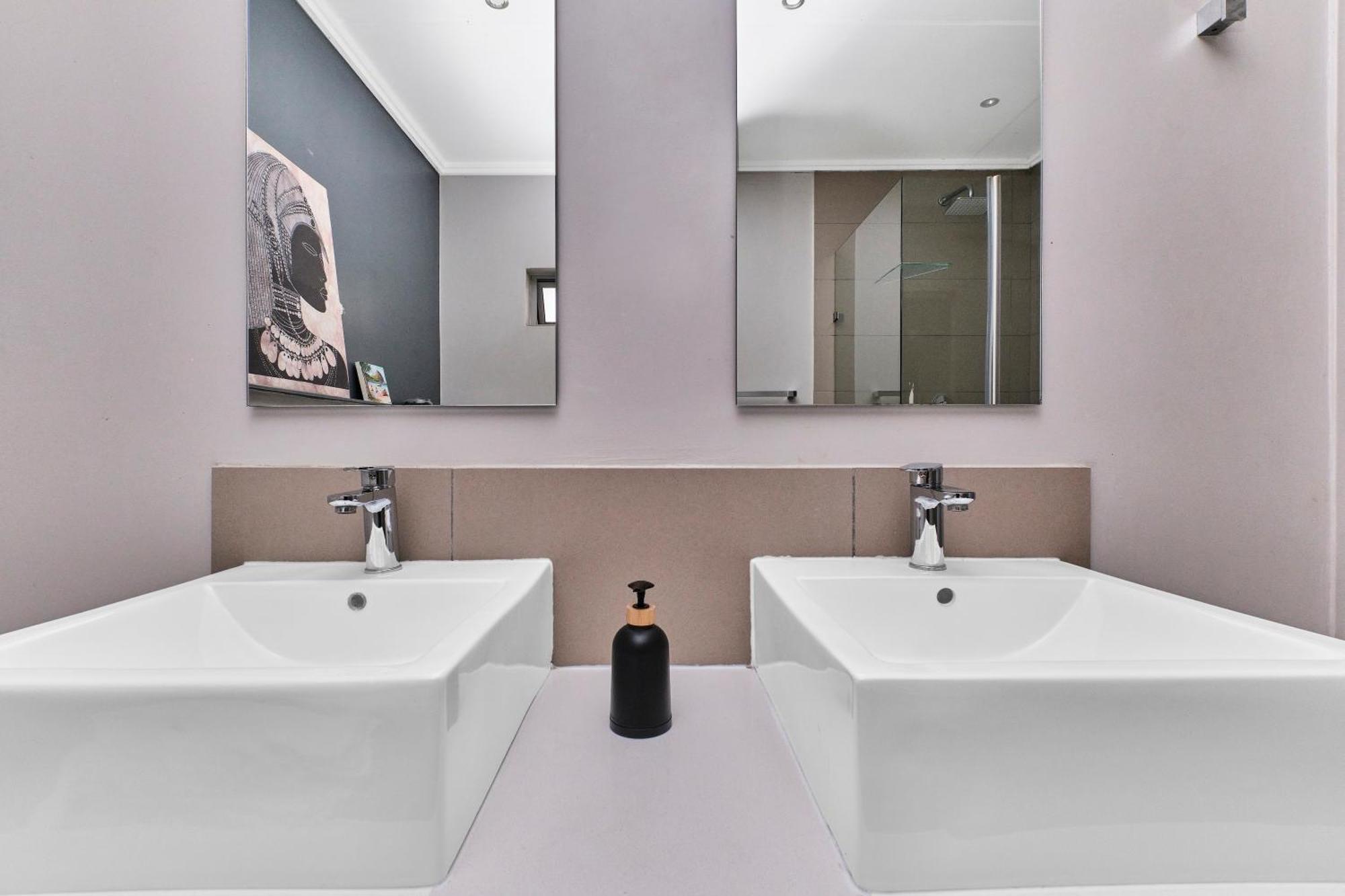 Spacious 2-bed 2-bath In Sandton With Wifi - Gym & Pool Căn hộ Johannesburg