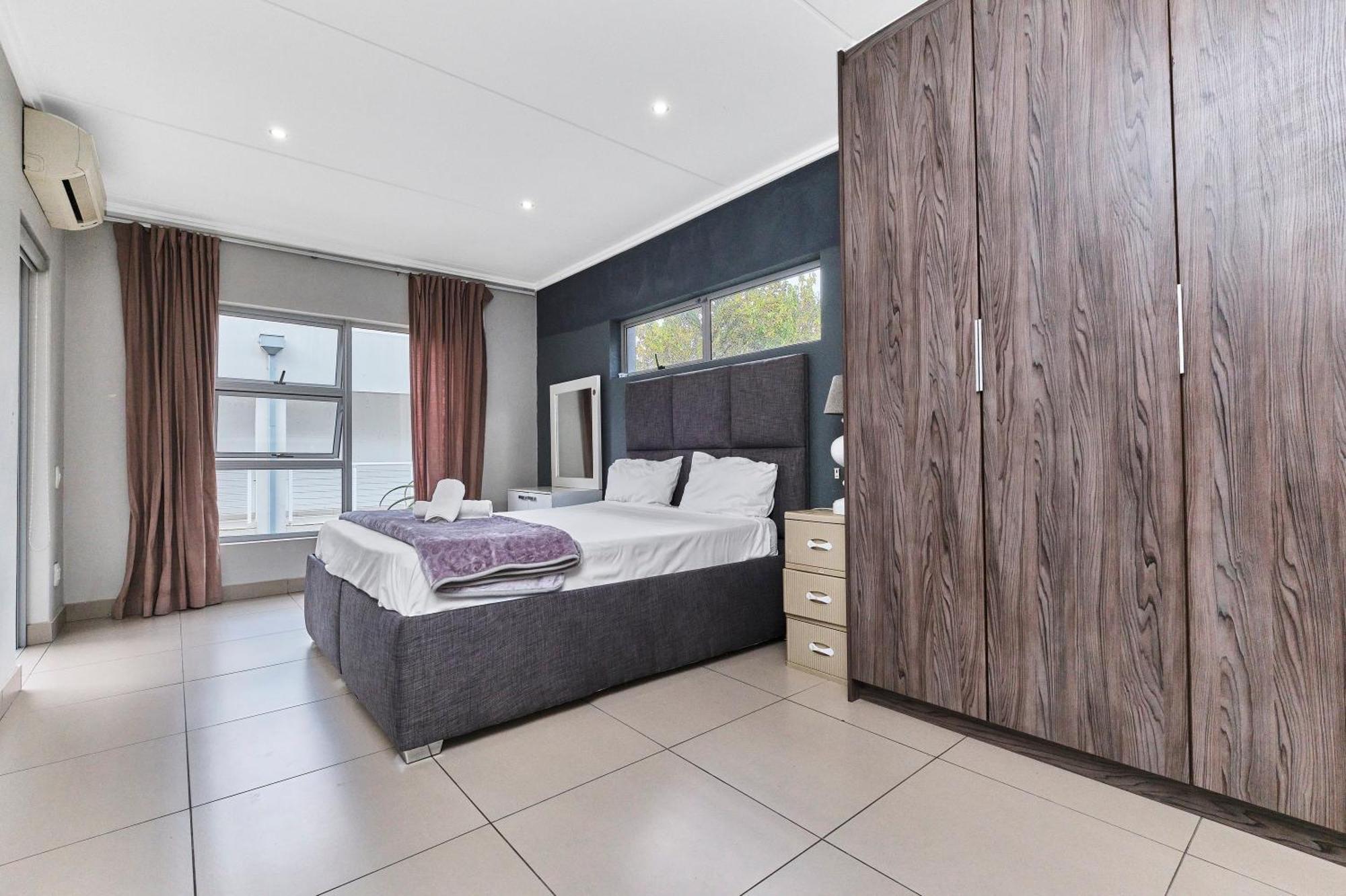 Spacious 2-bed 2-bath In Sandton With Wifi - Gym & Pool Apartamento
